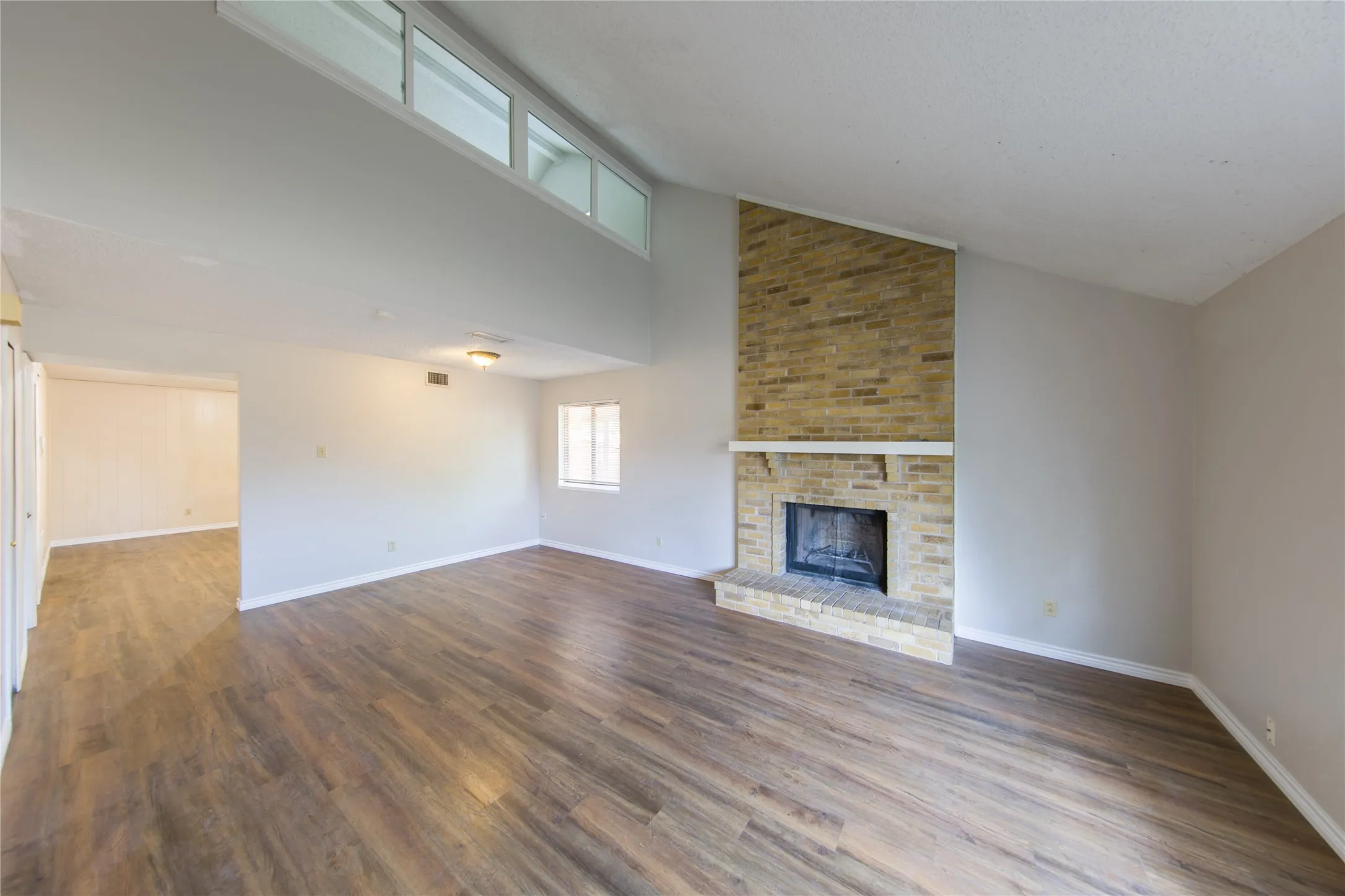 Single Family Residence For Rent in Dallas County , 2814 Lancer Lane, Garland, Texas 75044, 3 Bedroom, 2 Bathroom, 2 Garage spaces, 1,487 Sqft, built in 1977, mls#21347863, Real Estate Agent in Garland, Homes For Rent in Dallas county, Homes For Rent in Garland, Realtor in Garland Texas, Real Estate Brokerage Independent Realty Texas, Luminita Cordes Realtor
