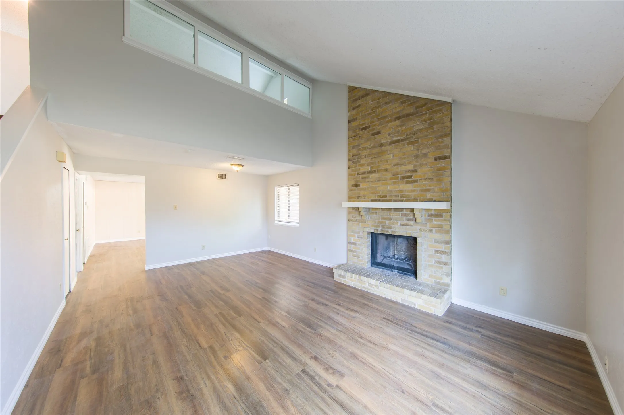 Single Family Residence For Rent in Dallas County , 2814 Lancer Lane, Garland, Texas 75044, 3 Bedroom, 2 Bathroom, 2 Garage spaces, 1,487 Sqft, built in 1977, mls#21347863, Real Estate Agent in Garland, Homes For Rent in Dallas county, Homes For Rent in Garland, Realtor in Garland Texas, Real Estate Brokerage Independent Realty Texas, Luminita Cordes Realtor