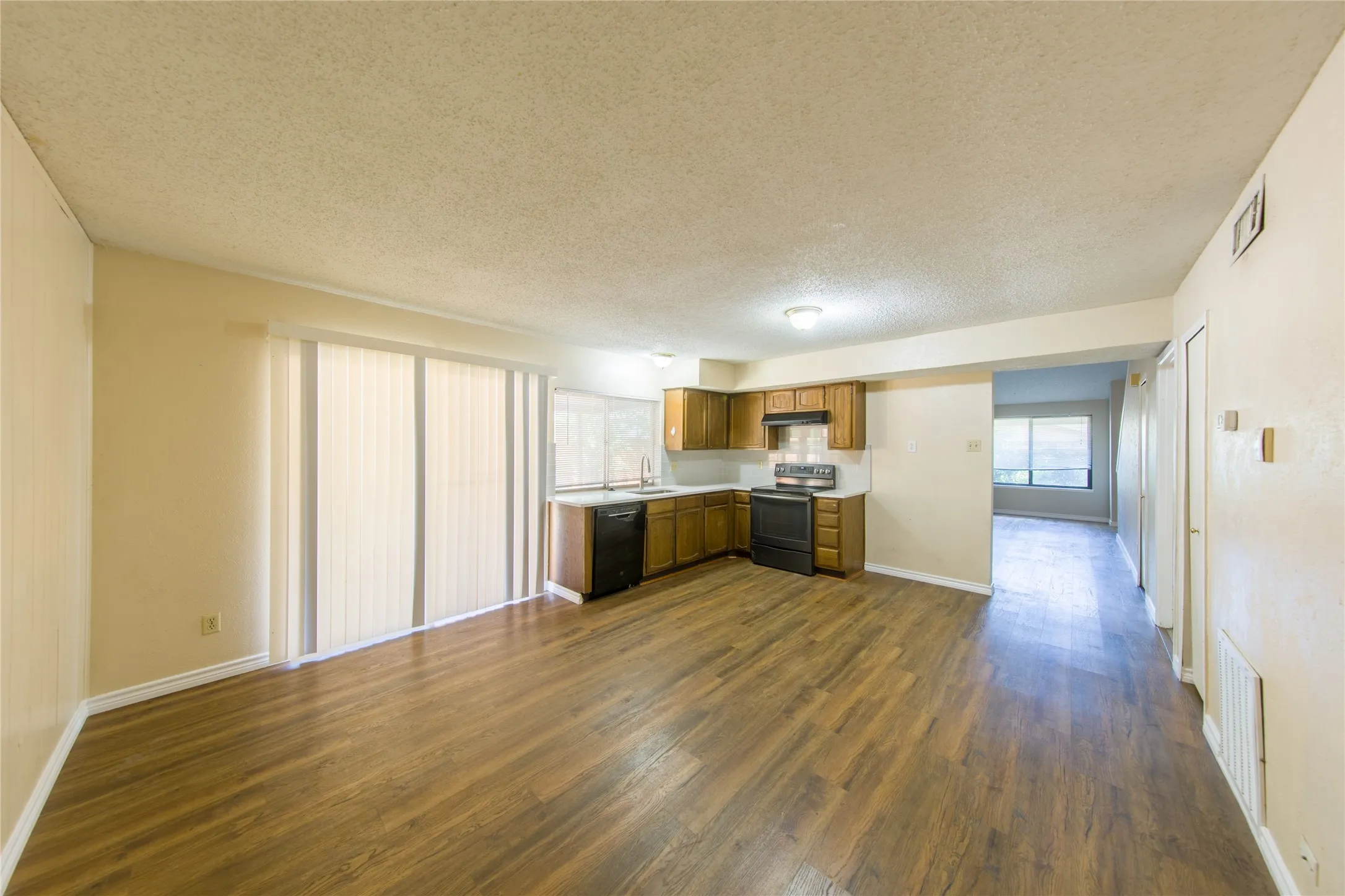 Single Family Residence For Rent in Dallas County , 2814 Lancer Lane, Garland, Texas 75044, 3 Bedroom, 2 Bathroom, 2 Garage spaces, 1,487 Sqft, built in 1977, mls#21347863, Real Estate Agent in Garland, Homes For Rent in Dallas county, Homes For Rent in Garland, Realtor in Garland Texas, Real Estate Brokerage Independent Realty Texas, Luminita Cordes Realtor