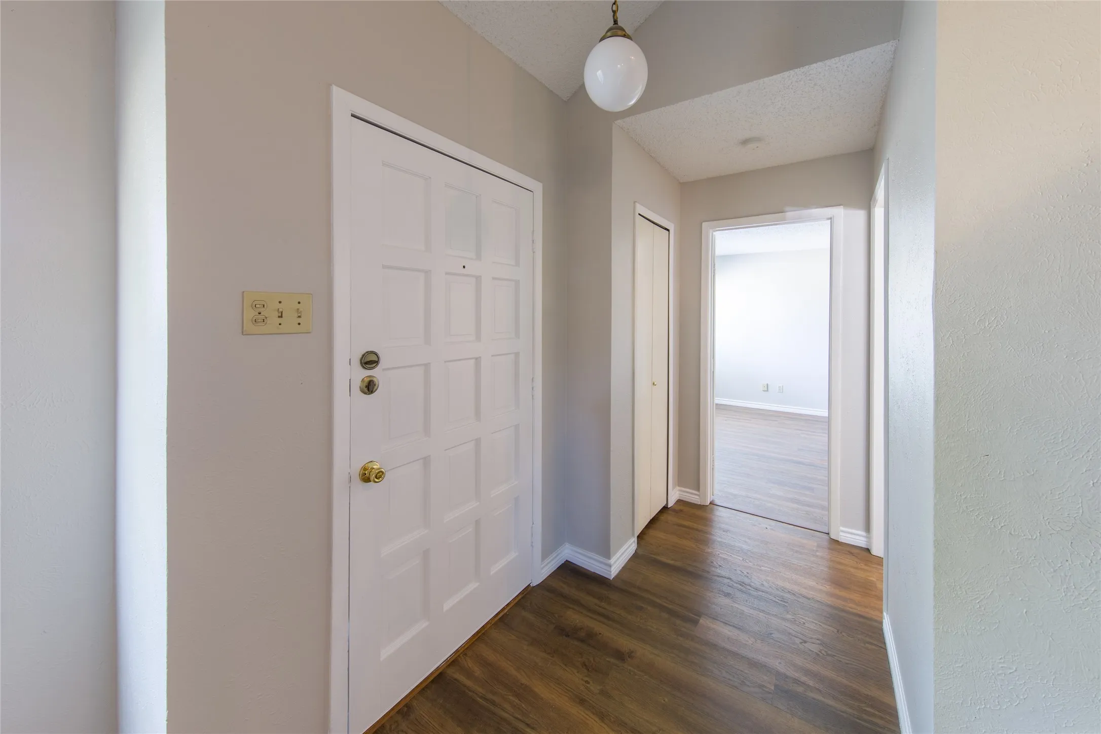Single Family Residence For Rent in Dallas County , 2814 Lancer Lane, Garland, Texas 75044, 3 Bedroom, 2 Bathroom, 2 Garage spaces, 1,487 Sqft, built in 1977, mls#21347863, Real Estate Agent in Garland, Homes For Rent in Dallas county, Homes For Rent in Garland, Realtor in Garland Texas, Real Estate Brokerage Independent Realty Texas, Luminita Cordes Realtor