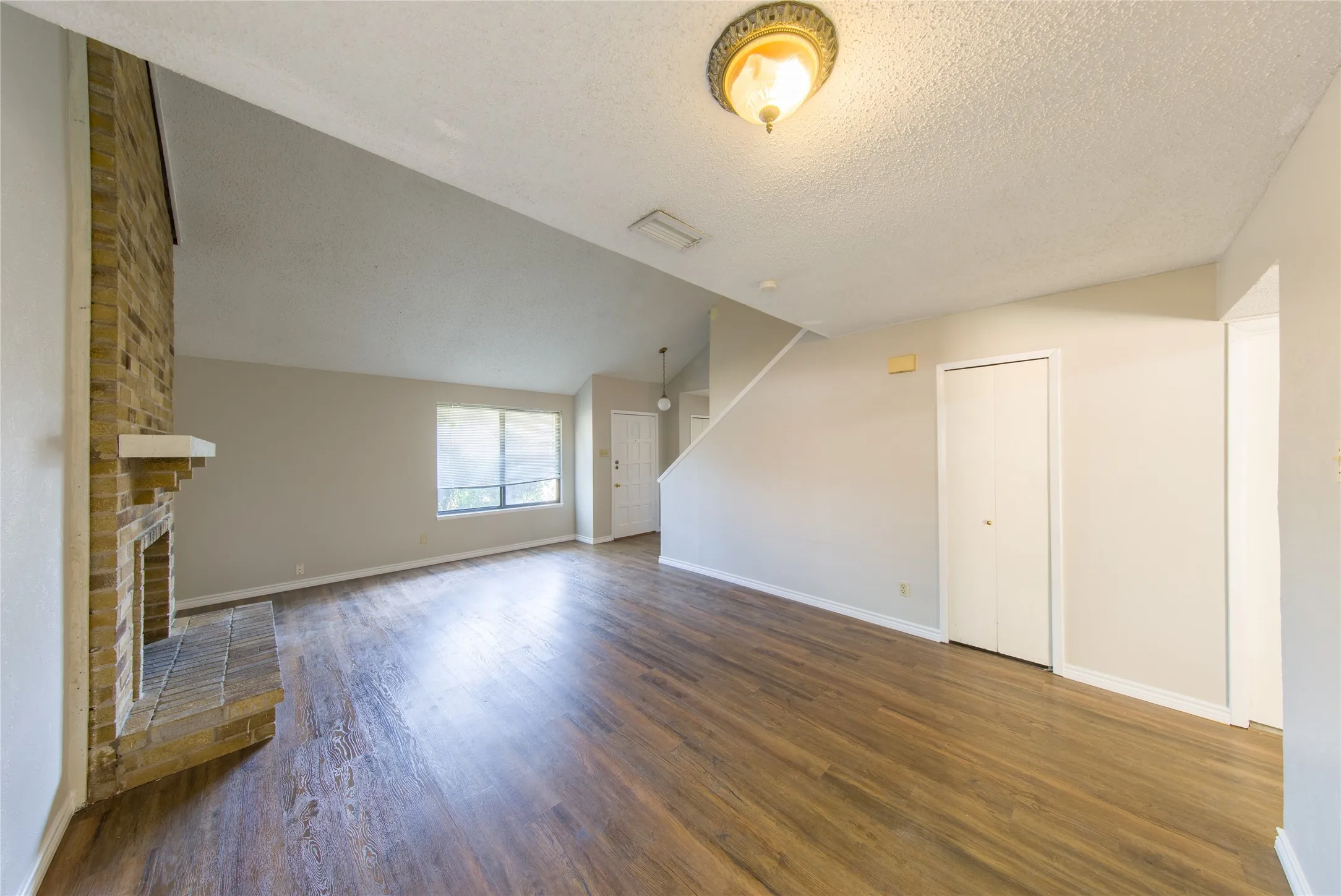 Single Family Residence For Rent in Dallas County , 2814 Lancer Lane, Garland, Texas 75044, 3 Bedroom, 2 Bathroom, 2 Garage spaces, 1,487 Sqft, built in 1977, mls#21347863, Real Estate Agent in Garland, Homes For Rent in Dallas county, Homes For Rent in Garland, Realtor in Garland Texas, Real Estate Brokerage Independent Realty Texas, Luminita Cordes Realtor