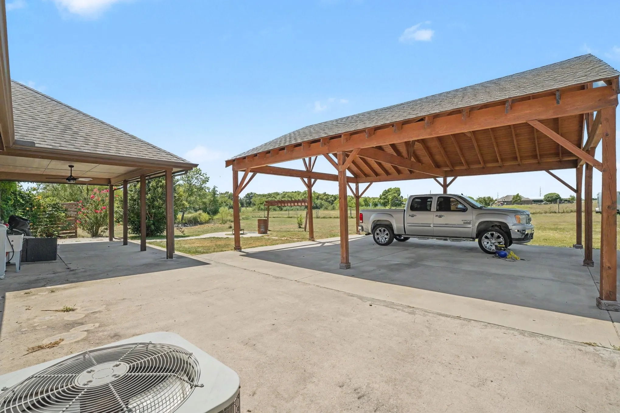Single Family Residence For Sale in Hunt County , 1362 Private Road 2739, Caddo Mills, Texas 75135, 5 Bedroom, 3 Bathroom, 2 Garage spaces, 4,060 Sqft, built in 2015, mls#21361534, Real Estate Agent in Caddo Mills, Homes For Sale in Hunt county, Homes For Sale in Caddo Mills, Realtor in Caddo Mills Texas, Real Estate Brokerage Independent Realty Texas, Luminita Cordes Realtor