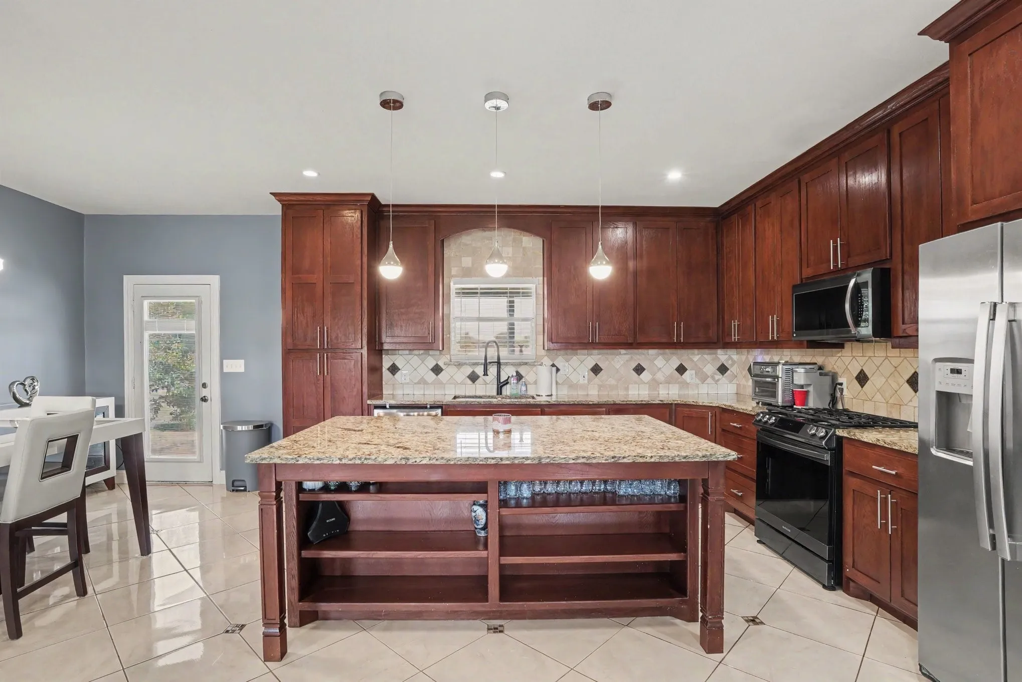 Single Family Residence For Sale in Hunt County , 1362 Private Road 2739, Caddo Mills, Texas 75135, 5 Bedroom, 3 Bathroom, 2 Garage spaces, 4,060 Sqft, built in 2015, mls#21361534, Real Estate Agent in Caddo Mills, Homes For Sale in Hunt county, Homes For Sale in Caddo Mills, Realtor in Caddo Mills Texas, Real Estate Brokerage Independent Realty Texas, Luminita Cordes Realtor