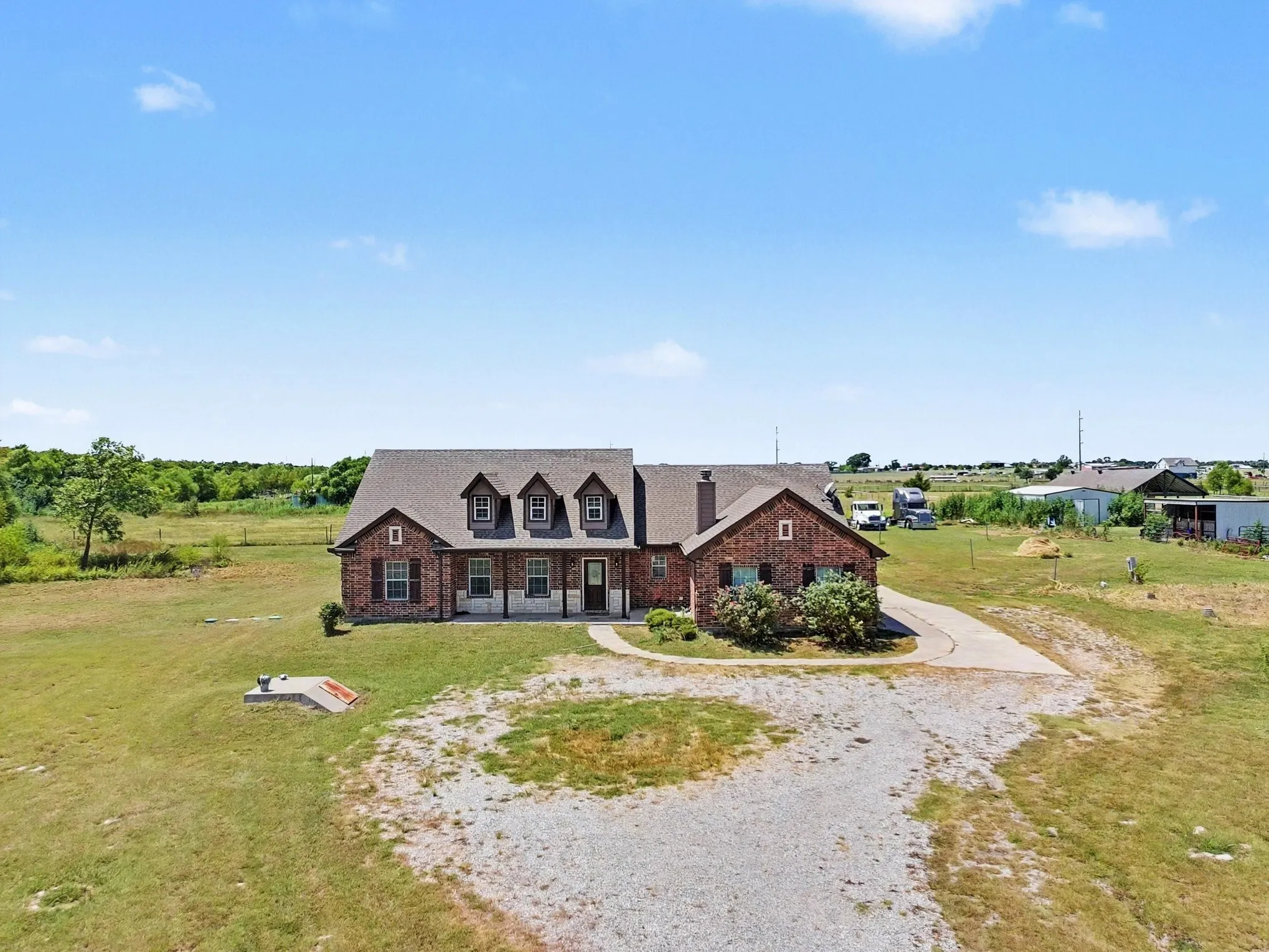 Single Family Residence For Sale in Hunt County , 1362 Private Road 2739, Caddo Mills, Texas 75135, 5 Bedroom, 3 Bathroom, 2 Garage spaces, 4,060 Sqft, built in 2015, mls#21361534, Real Estate Agent in Caddo Mills, Homes For Sale in Hunt county, Homes For Sale in Caddo Mills, Realtor in Caddo Mills Texas, Real Estate Brokerage Independent Realty Texas, Luminita Cordes Realtor