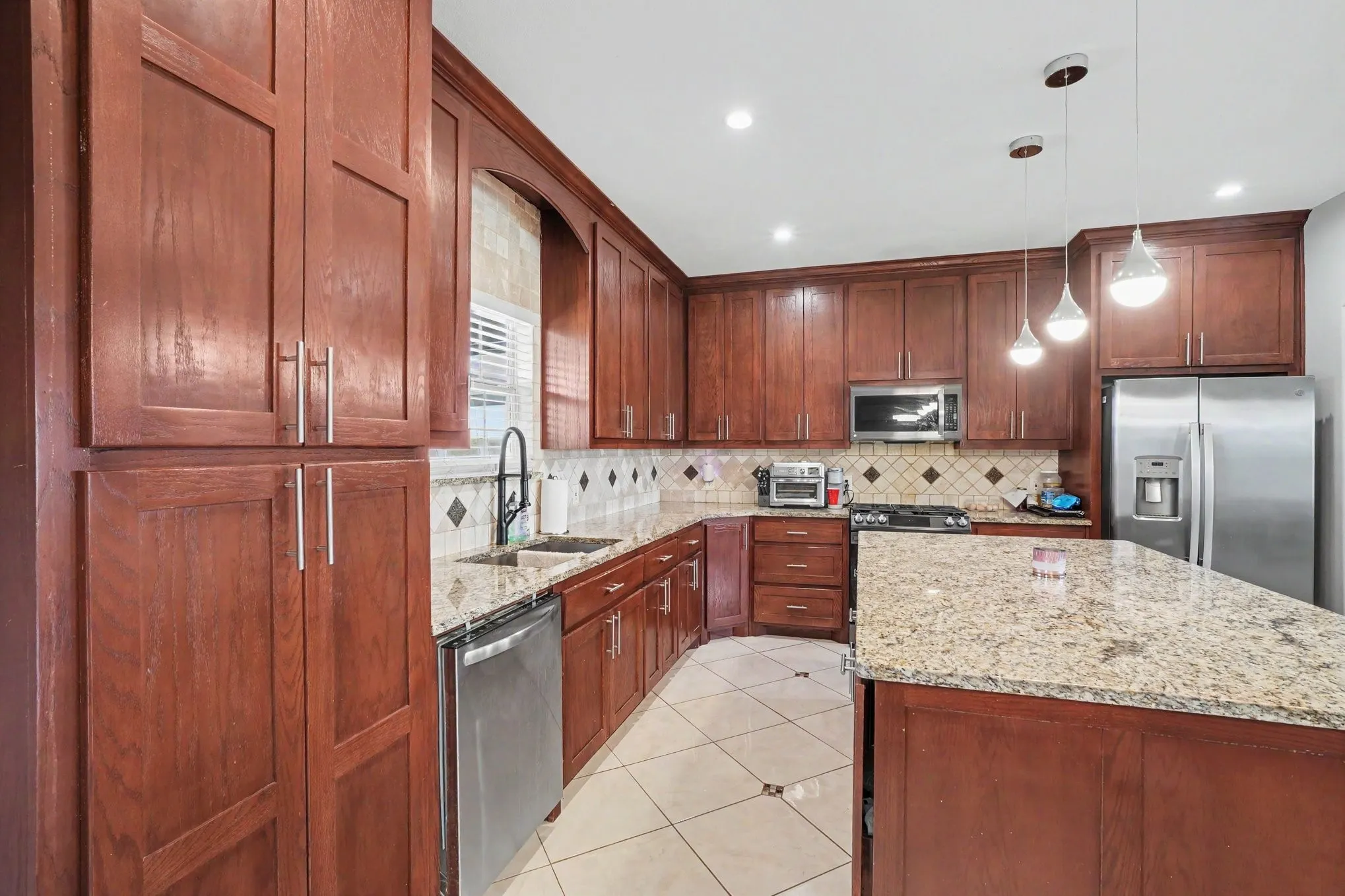Single Family Residence For Sale in Hunt County , 1362 Private Road 2739, Caddo Mills, Texas 75135, 5 Bedroom, 3 Bathroom, 2 Garage spaces, 4,060 Sqft, built in 2015, mls#21361534, Real Estate Agent in Caddo Mills, Homes For Sale in Hunt county, Homes For Sale in Caddo Mills, Realtor in Caddo Mills Texas, Real Estate Brokerage Independent Realty Texas, Luminita Cordes Realtor