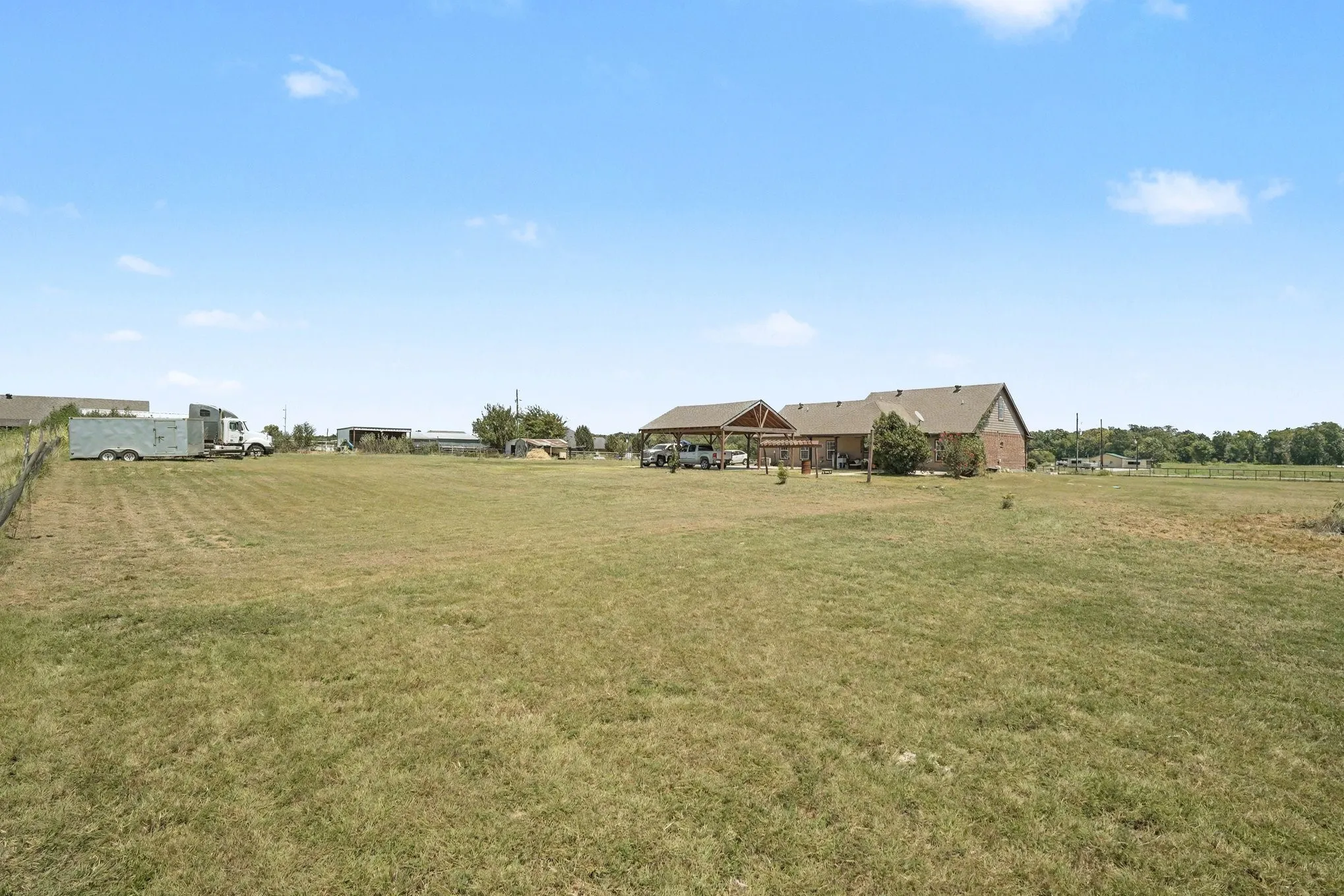 Single Family Residence For Sale in Hunt County , 1362 Private Road 2739, Caddo Mills, Texas 75135, 5 Bedroom, 3 Bathroom, 2 Garage spaces, 4,060 Sqft, built in 2015, mls#21361534, Real Estate Agent in Caddo Mills, Homes For Sale in Hunt county, Homes For Sale in Caddo Mills, Realtor in Caddo Mills Texas, Real Estate Brokerage Independent Realty Texas, Luminita Cordes Realtor
