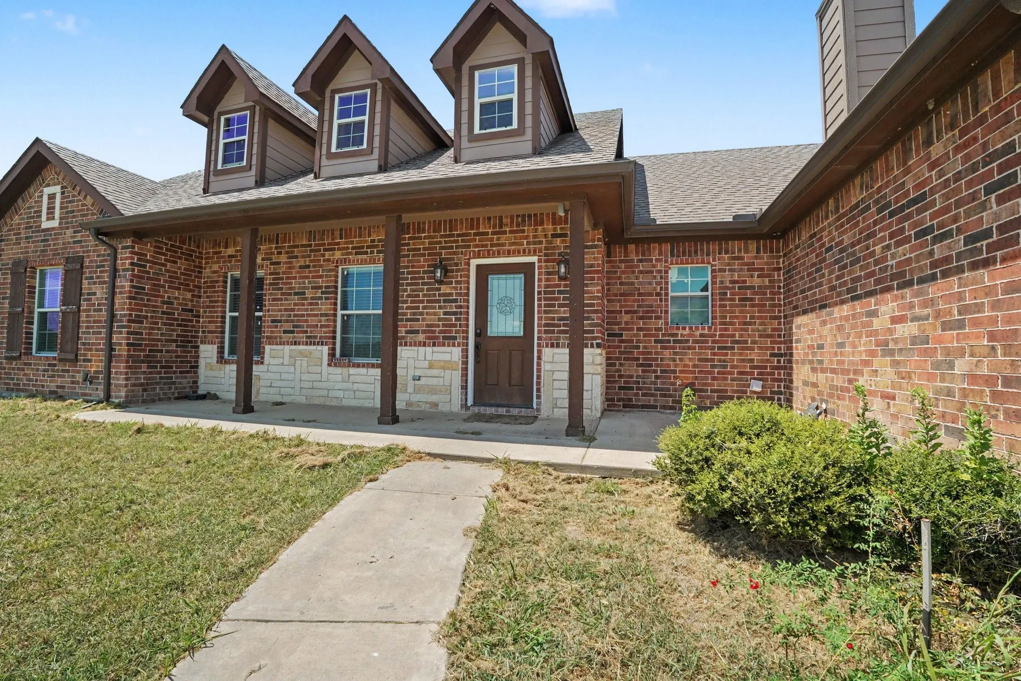 Single Family Residence For Sale in Hunt County , 1362 Private Road 2739, Caddo Mills, Texas 75135, 5 Bedroom, 3 Bathroom, 2 Garage spaces, 4,060 Sqft, built in 2015, mls#21361534, Real Estate Agent in Caddo Mills, Homes For Sale in Hunt county, Homes For Sale in Caddo Mills, Realtor in Caddo Mills Texas, Real Estate Brokerage Independent Realty Texas, Luminita Cordes Realtor