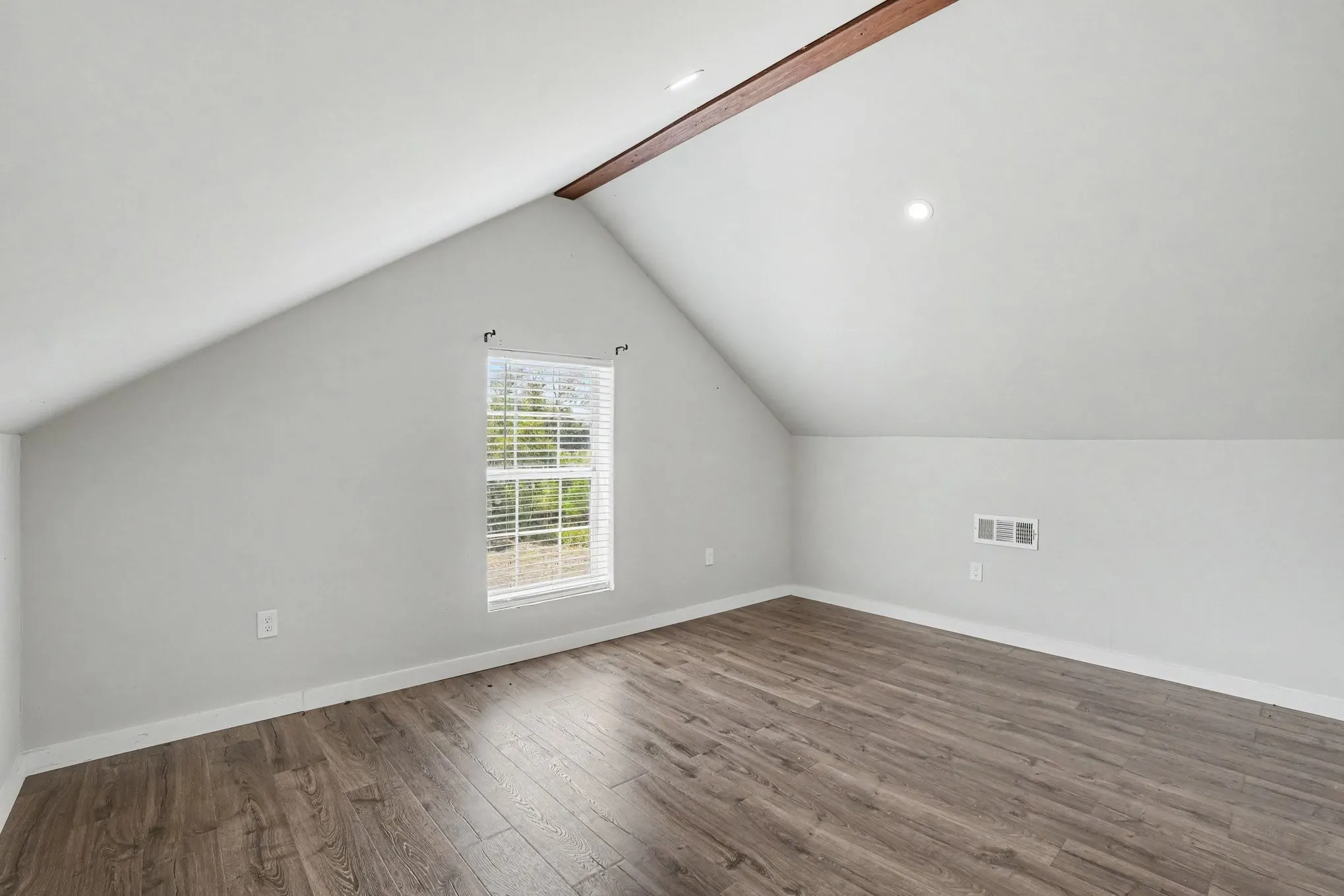 Single Family Residence For Sale in Hunt County , 1362 Private Road 2739, Caddo Mills, Texas 75135, 5 Bedroom, 3 Bathroom, 2 Garage spaces, 4,060 Sqft, built in 2015, mls#21361534, Real Estate Agent in Caddo Mills, Homes For Sale in Hunt county, Homes For Sale in Caddo Mills, Realtor in Caddo Mills Texas, Real Estate Brokerage Independent Realty Texas, Luminita Cordes Realtor
