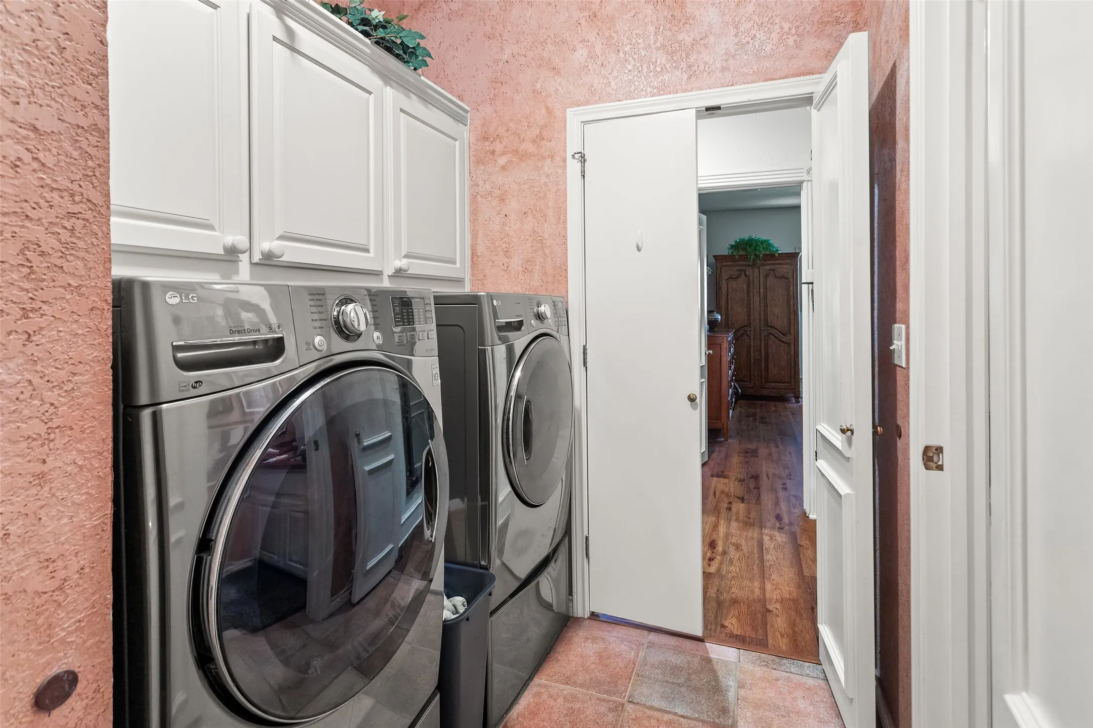 Single Family Residence For Sale in Hood County , 6402 Parlange Court, Granbury, Texas 76049, 3 Bedroom, 3 Bathroom, 2 Garage spaces, 2,623 Sqft, built in 1999, mls#21361033, Real Estate Agent in Granbury, Homes For Sale in Hood county, Homes For Sale in Granbury, Realtor in Granbury Texas, Real Estate Brokerage Independent Realty Texas, Luminita Cordes Realtor