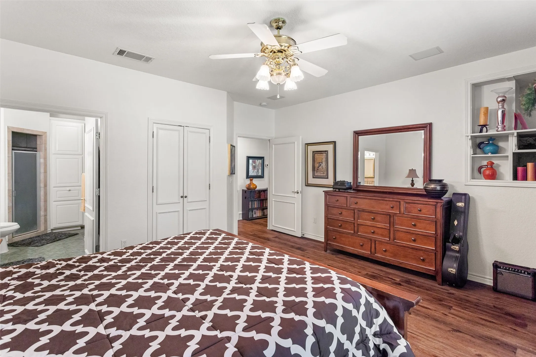 Single Family Residence For Sale in Hood County , 6402 Parlange Court, Granbury, Texas 76049, 3 Bedroom, 3 Bathroom, 2 Garage spaces, 2,623 Sqft, built in 1999, mls#21361033, Real Estate Agent in Granbury, Homes For Sale in Hood county, Homes For Sale in Granbury, Realtor in Granbury Texas, Real Estate Brokerage Independent Realty Texas, Luminita Cordes Realtor