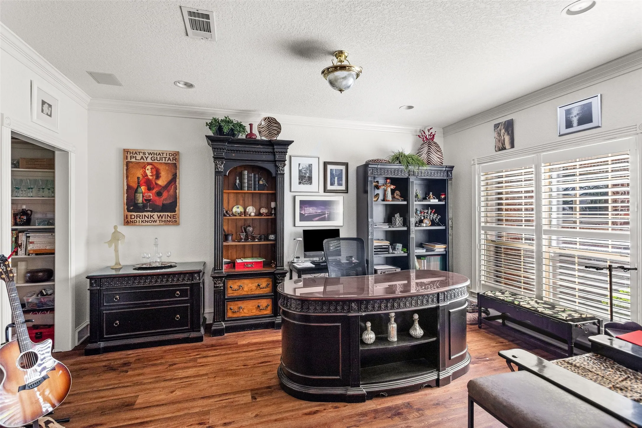 Single Family Residence For Sale in Hood County , 6402 Parlange Court, Granbury, Texas 76049, 3 Bedroom, 3 Bathroom, 2 Garage spaces, 2,623 Sqft, built in 1999, mls#21361033, Real Estate Agent in Granbury, Homes For Sale in Hood county, Homes For Sale in Granbury, Realtor in Granbury Texas, Real Estate Brokerage Independent Realty Texas, Luminita Cordes Realtor