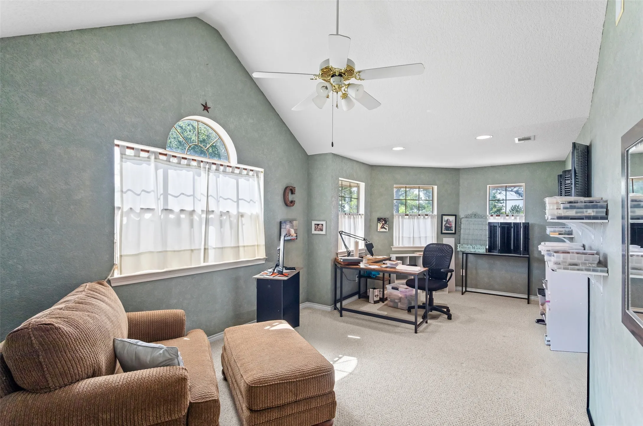 Single Family Residence For Sale in Hood County , 6402 Parlange Court, Granbury, Texas 76049, 3 Bedroom, 3 Bathroom, 2 Garage spaces, 2,623 Sqft, built in 1999, mls#21361033, Real Estate Agent in Granbury, Homes For Sale in Hood county, Homes For Sale in Granbury, Realtor in Granbury Texas, Real Estate Brokerage Independent Realty Texas, Luminita Cordes Realtor