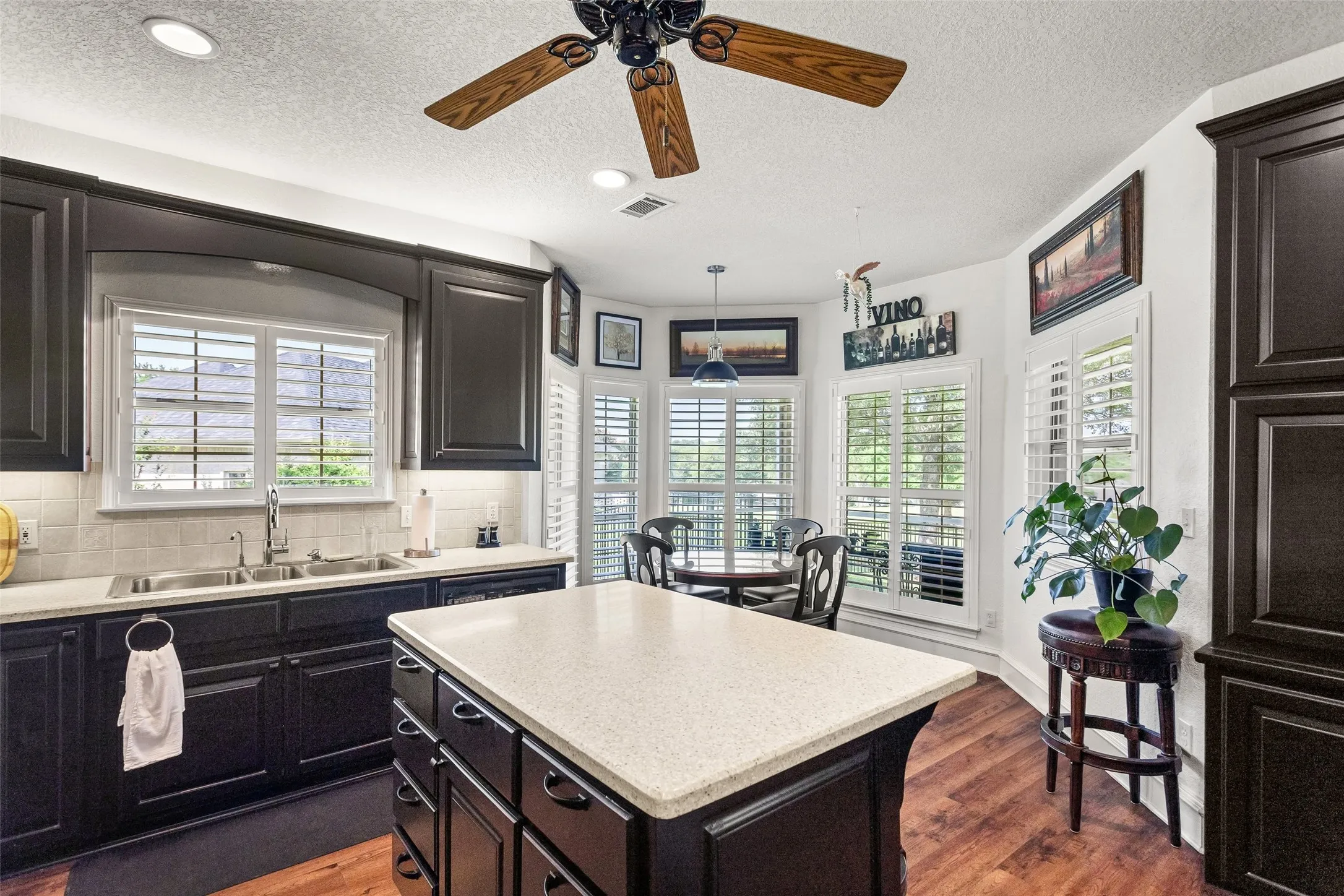 Single Family Residence For Sale in Hood County , 6402 Parlange Court, Granbury, Texas 76049, 3 Bedroom, 3 Bathroom, 2 Garage spaces, 2,623 Sqft, built in 1999, mls#21361033, Real Estate Agent in Granbury, Homes For Sale in Hood county, Homes For Sale in Granbury, Realtor in Granbury Texas, Real Estate Brokerage Independent Realty Texas, Luminita Cordes Realtor