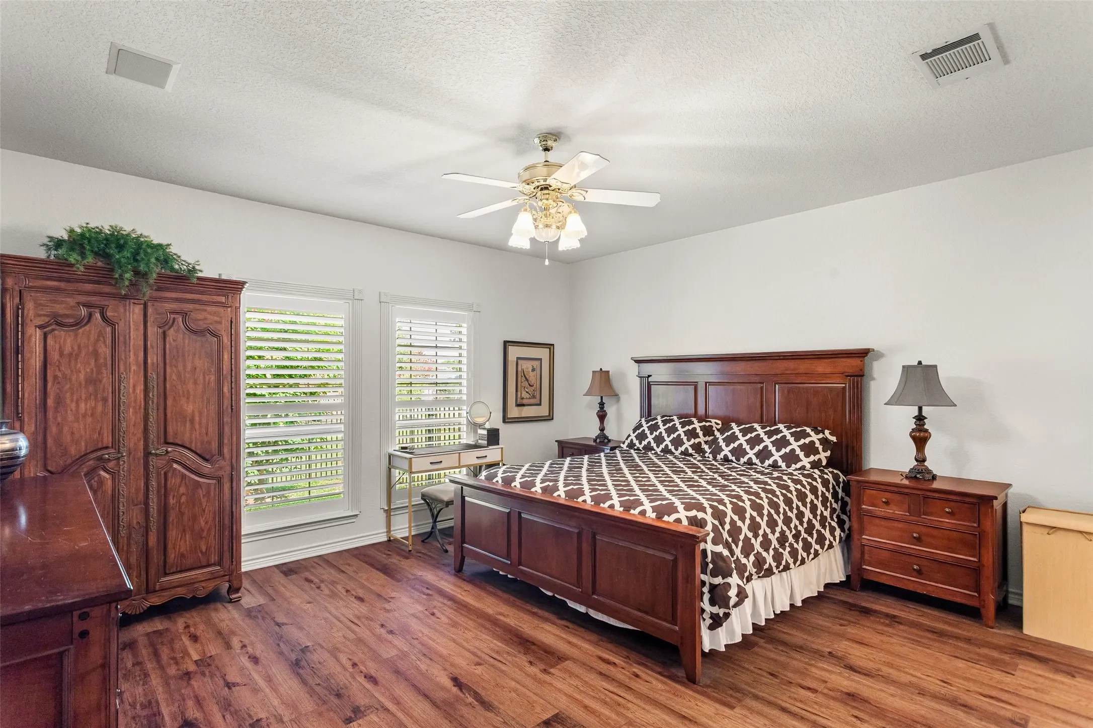 Single Family Residence For Sale in Hood County , 6402 Parlange Court, Granbury, Texas 76049, 3 Bedroom, 3 Bathroom, 2 Garage spaces, 2,623 Sqft, built in 1999, mls#21361033, Real Estate Agent in Granbury, Homes For Sale in Hood county, Homes For Sale in Granbury, Realtor in Granbury Texas, Real Estate Brokerage Independent Realty Texas, Luminita Cordes Realtor