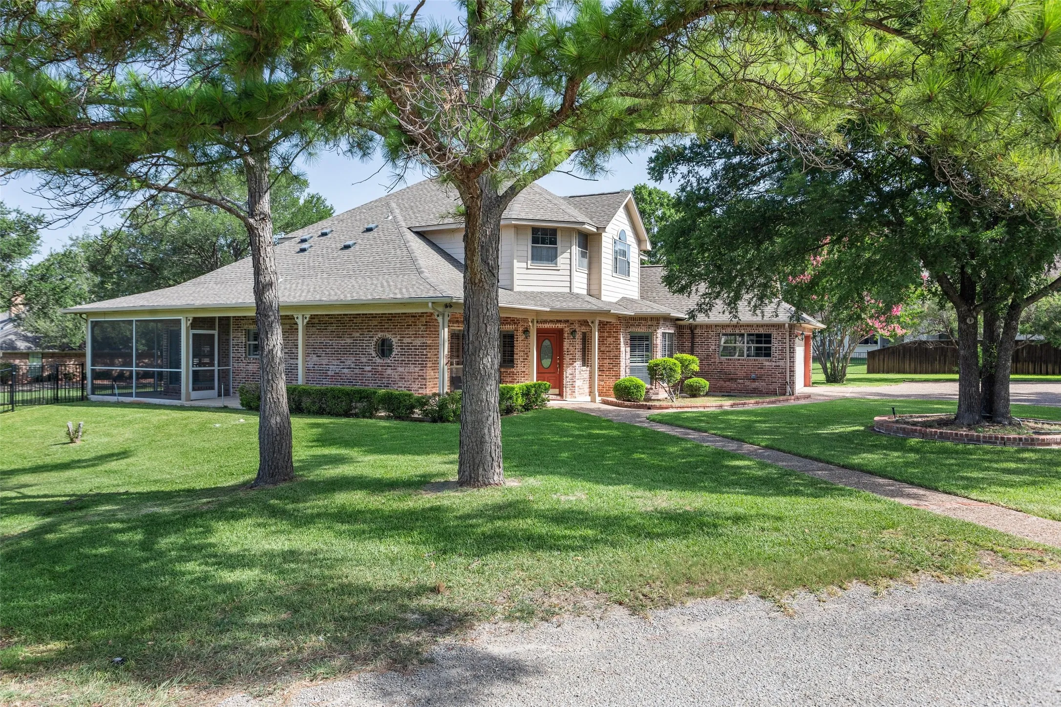 Single Family Residence For Sale in Hood County , 6402 Parlange Court, Granbury, Texas 76049, 3 Bedroom, 3 Bathroom, 2 Garage spaces, 2,623 Sqft, built in 1999, mls#21361033, Real Estate Agent in Granbury, Homes For Sale in Hood county, Homes For Sale in Granbury, Realtor in Granbury Texas, Real Estate Brokerage Independent Realty Texas, Luminita Cordes Realtor