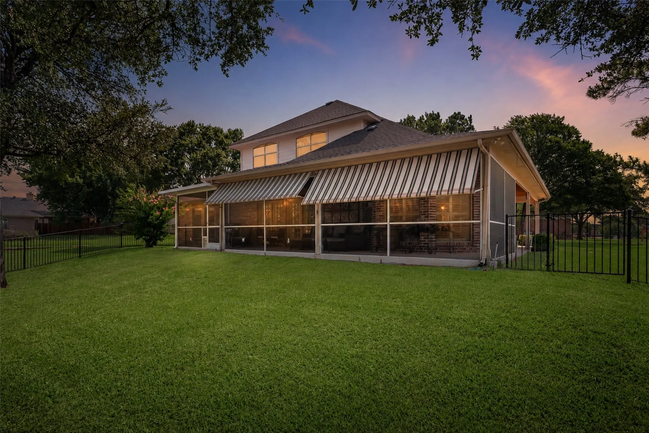 Single Family Residence For Sale in Hood County , 6402 Parlange Court, Granbury, Texas 76049, 3 Bedroom, 3 Bathroom, 2 Garage spaces, 2,623 Sqft, built in 1999, mls#21361033, Real Estate Agent in Granbury, Homes For Sale in Hood county, Homes For Sale in Granbury, Realtor in Granbury Texas, Real Estate Brokerage Independent Realty Texas, Luminita Cordes Realtor