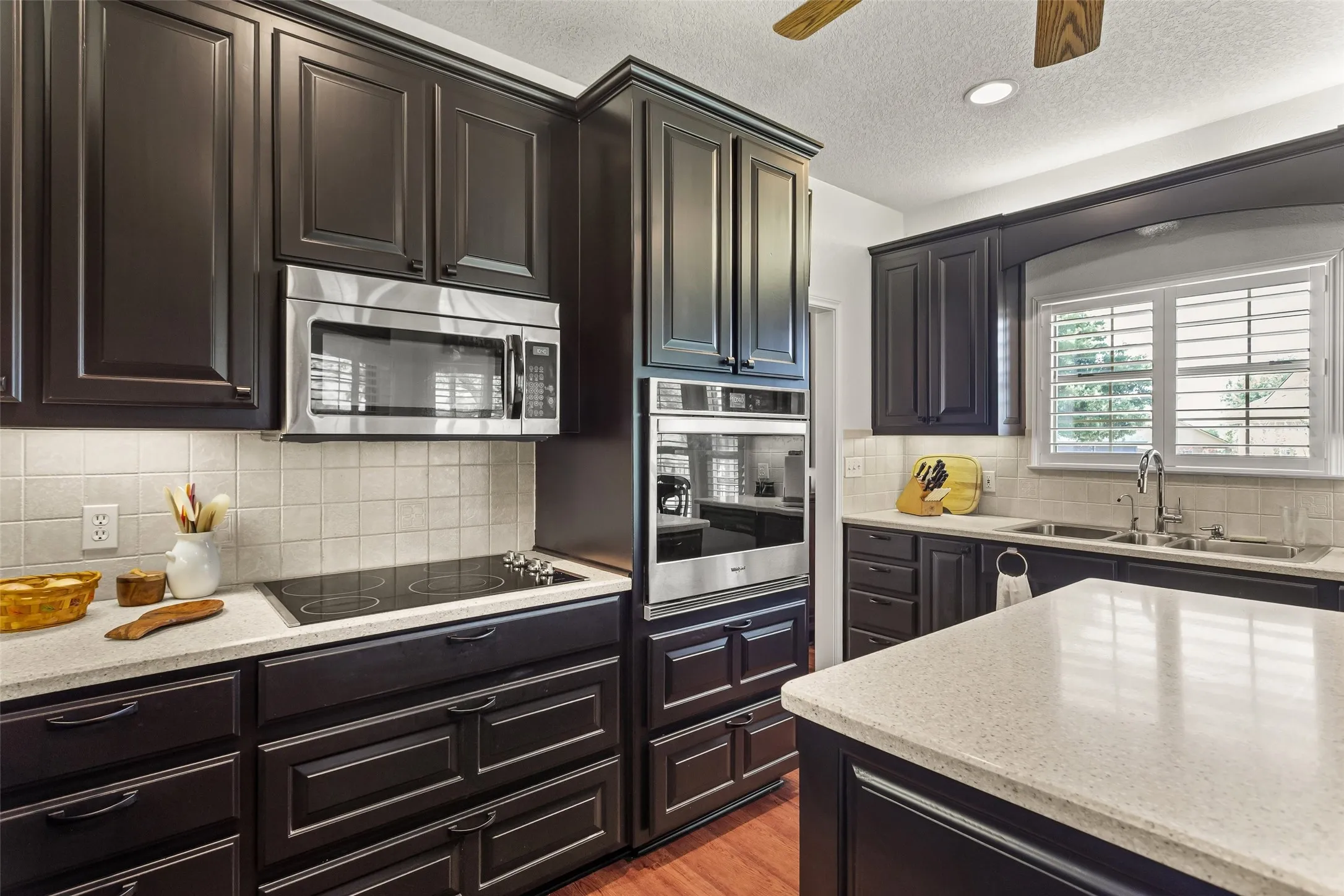 Single Family Residence For Sale in Hood County , 6402 Parlange Court, Granbury, Texas 76049, 3 Bedroom, 3 Bathroom, 2 Garage spaces, 2,623 Sqft, built in 1999, mls#21361033, Real Estate Agent in Granbury, Homes For Sale in Hood county, Homes For Sale in Granbury, Realtor in Granbury Texas, Real Estate Brokerage Independent Realty Texas, Luminita Cordes Realtor