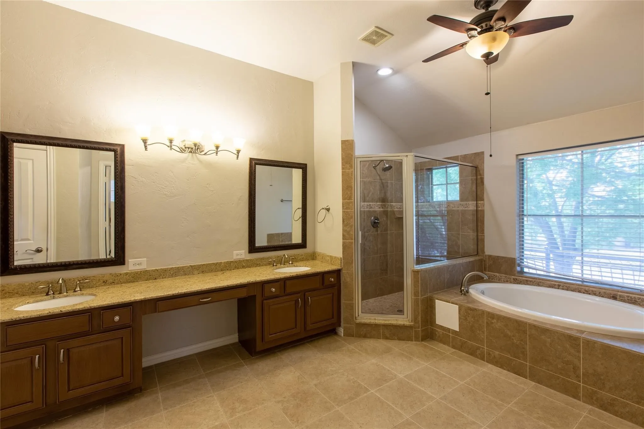 Townhouse For Rent in Collin County , 609 Regency Drive, Allen, Texas 75002, 3 Bedroom, 2 Bathroom, 2 Garage spaces, 1,783 Sqft, built in 1999, mls#21353306, Real Estate Agent in Allen, Homes For Rent in Collin county, Homes For Rent in Allen, Realtor in Allen Texas, Real Estate Brokerage Independent Realty Texas, Luminita Cordes Realtor