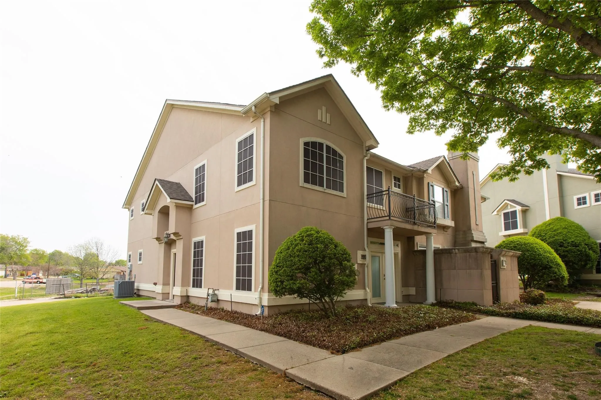 Townhouse For Rent in Collin County , 609 Regency Drive, Allen, Texas 75002, 3 Bedroom, 2 Bathroom, 2 Garage spaces, 1,783 Sqft, built in 1999, mls#21353306, Real Estate Agent in Allen, Homes For Rent in Collin county, Homes For Rent in Allen, Realtor in Allen Texas, Real Estate Brokerage Independent Realty Texas, Luminita Cordes Realtor
