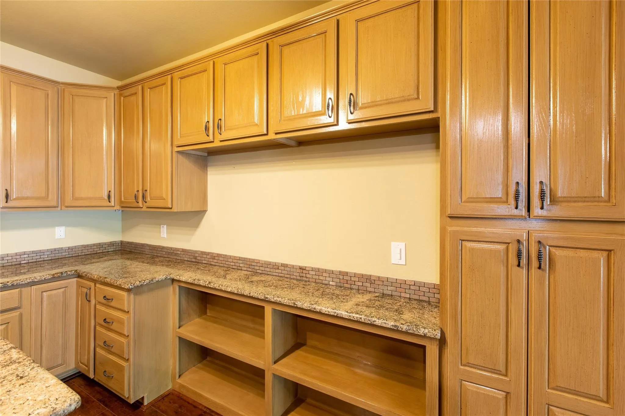 Townhouse For Rent in Collin County , 609 Regency Drive, Allen, Texas 75002, 3 Bedroom, 2 Bathroom, 2 Garage spaces, 1,783 Sqft, built in 1999, mls#21353306, Real Estate Agent in Allen, Homes For Rent in Collin county, Homes For Rent in Allen, Realtor in Allen Texas, Real Estate Brokerage Independent Realty Texas, Luminita Cordes Realtor
