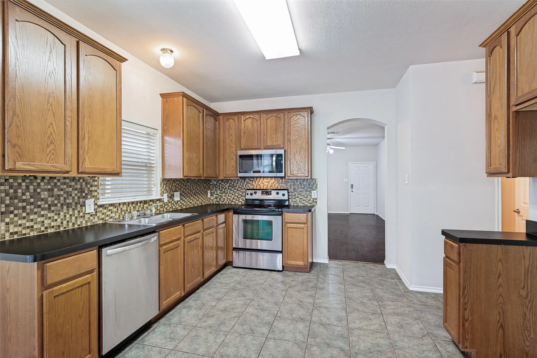 Single Family Residence For Rent in Denton County , 10249 Nantucket Drive, Providence Village, Texas 76227, 3 Bedroom, 3 Bathroom, 2 Garage spaces, 1,676 Sqft, built in 2005, mls#21362068, Real Estate Agent in Providence Village, Homes For Rent in Denton county, Homes For Rent in Providence Village, Realtor in Providence Village Texas, Real Estate Brokerage Independent Realty Texas, Luminita Cordes Realtor
