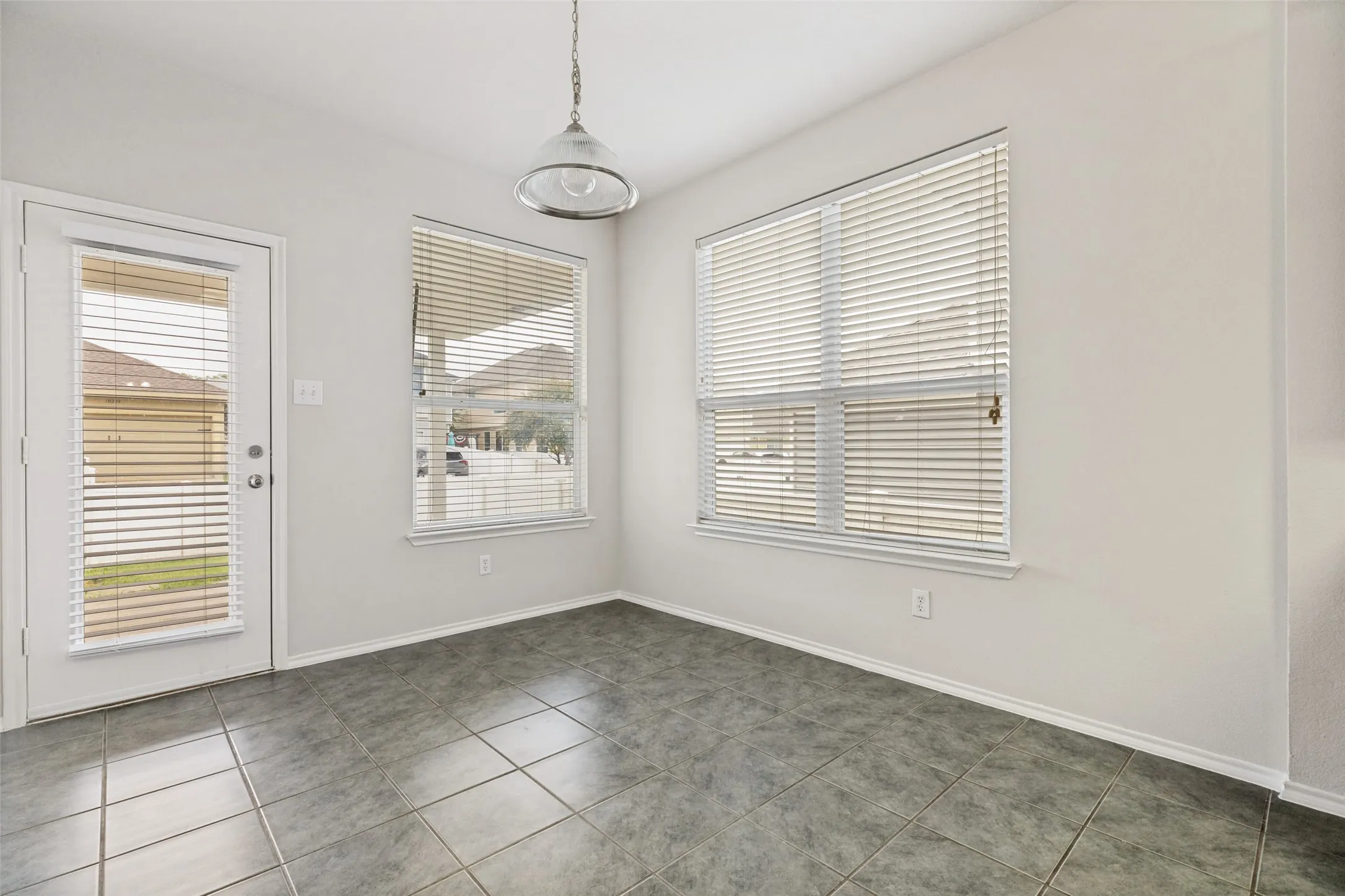 Single Family Residence For Rent in Denton County , 10249 Nantucket Drive, Providence Village, Texas 76227, 3 Bedroom, 3 Bathroom, 2 Garage spaces, 1,676 Sqft, built in 2005, mls#21362068, Real Estate Agent in Providence Village, Homes For Rent in Denton county, Homes For Rent in Providence Village, Realtor in Providence Village Texas, Real Estate Brokerage Independent Realty Texas, Luminita Cordes Realtor