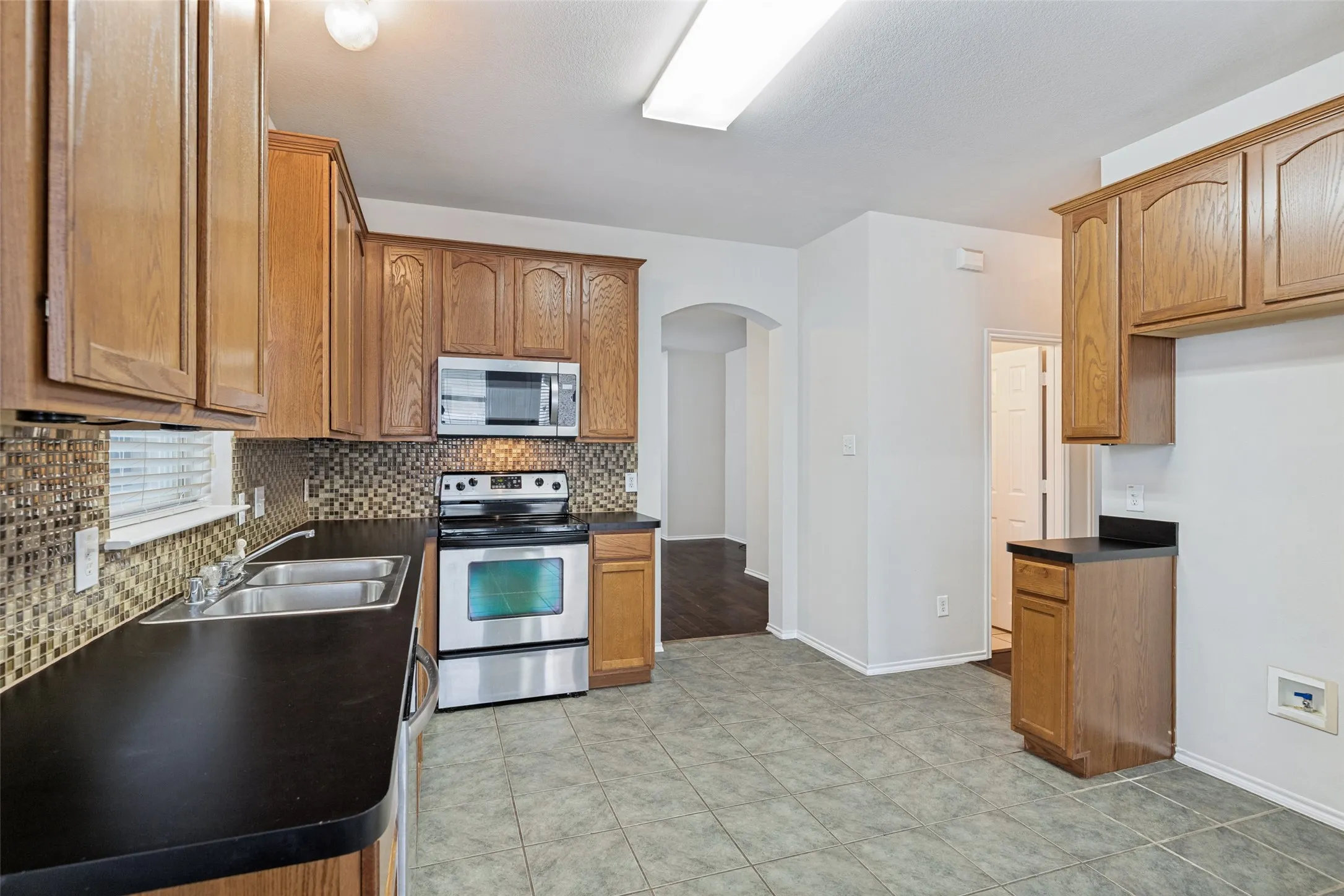 Single Family Residence For Rent in Denton County , 10249 Nantucket Drive, Providence Village, Texas 76227, 3 Bedroom, 3 Bathroom, 2 Garage spaces, 1,676 Sqft, built in 2005, mls#21362068, Real Estate Agent in Providence Village, Homes For Rent in Denton county, Homes For Rent in Providence Village, Realtor in Providence Village Texas, Real Estate Brokerage Independent Realty Texas, Luminita Cordes Realtor