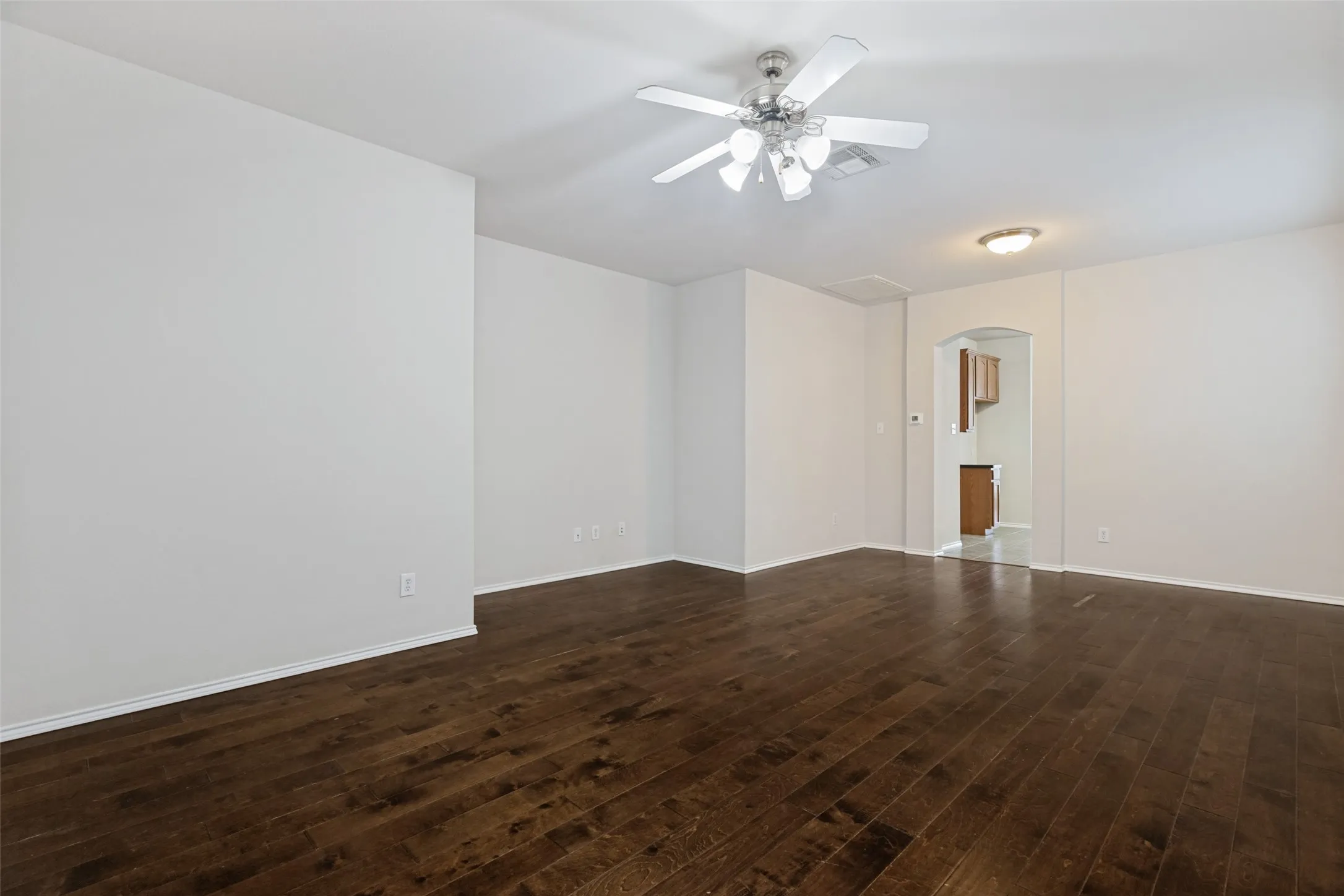 Single Family Residence For Rent in Denton County , 10249 Nantucket Drive, Providence Village, Texas 76227, 3 Bedroom, 3 Bathroom, 2 Garage spaces, 1,676 Sqft, built in 2005, mls#21362068, Real Estate Agent in Providence Village, Homes For Rent in Denton county, Homes For Rent in Providence Village, Realtor in Providence Village Texas, Real Estate Brokerage Independent Realty Texas, Luminita Cordes Realtor