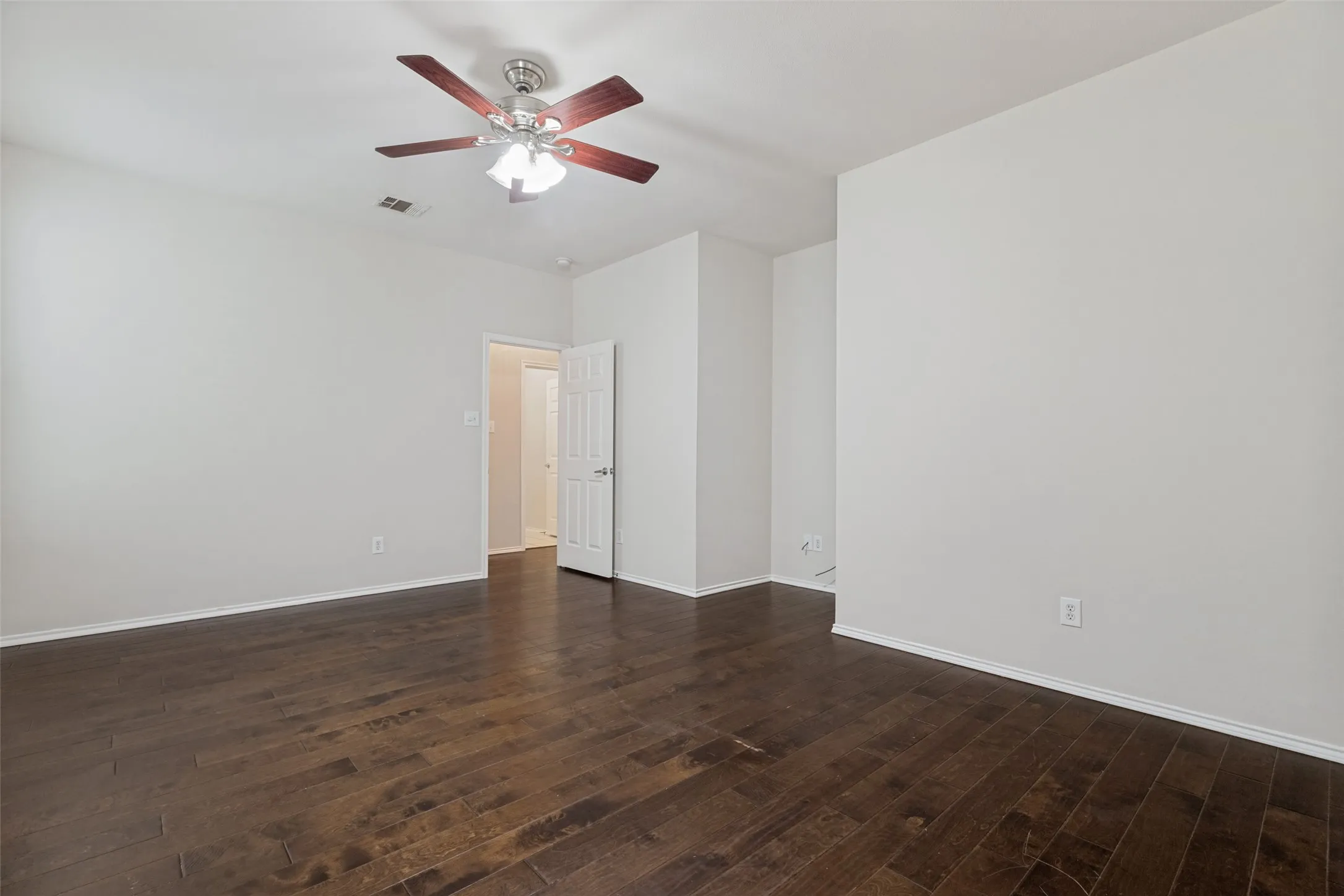 Single Family Residence For Rent in Denton County , 10249 Nantucket Drive, Providence Village, Texas 76227, 3 Bedroom, 3 Bathroom, 2 Garage spaces, 1,676 Sqft, built in 2005, mls#21362068, Real Estate Agent in Providence Village, Homes For Rent in Denton county, Homes For Rent in Providence Village, Realtor in Providence Village Texas, Real Estate Brokerage Independent Realty Texas, Luminita Cordes Realtor