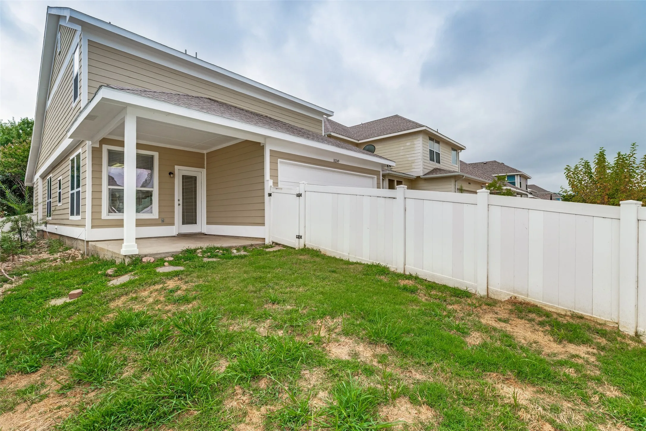 Single Family Residence For Rent in Denton County , 10249 Nantucket Drive, Providence Village, Texas 76227, 3 Bedroom, 3 Bathroom, 2 Garage spaces, 1,676 Sqft, built in 2005, mls#21362068, Real Estate Agent in Providence Village, Homes For Rent in Denton county, Homes For Rent in Providence Village, Realtor in Providence Village Texas, Real Estate Brokerage Independent Realty Texas, Luminita Cordes Realtor