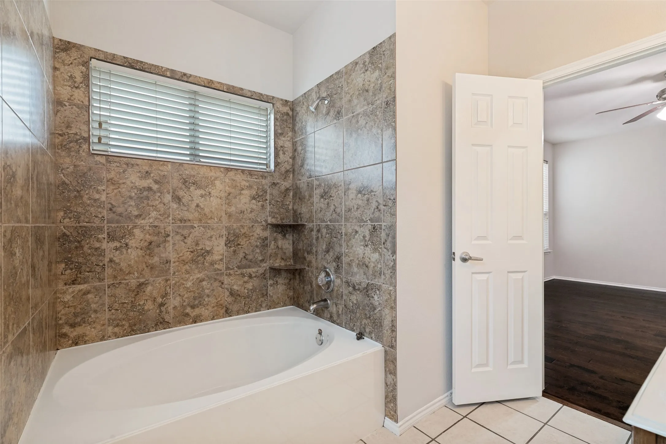 Single Family Residence For Rent in Denton County , 10249 Nantucket Drive, Providence Village, Texas 76227, 3 Bedroom, 3 Bathroom, 2 Garage spaces, 1,676 Sqft, built in 2005, mls#21362068, Real Estate Agent in Providence Village, Homes For Rent in Denton county, Homes For Rent in Providence Village, Realtor in Providence Village Texas, Real Estate Brokerage Independent Realty Texas, Luminita Cordes Realtor