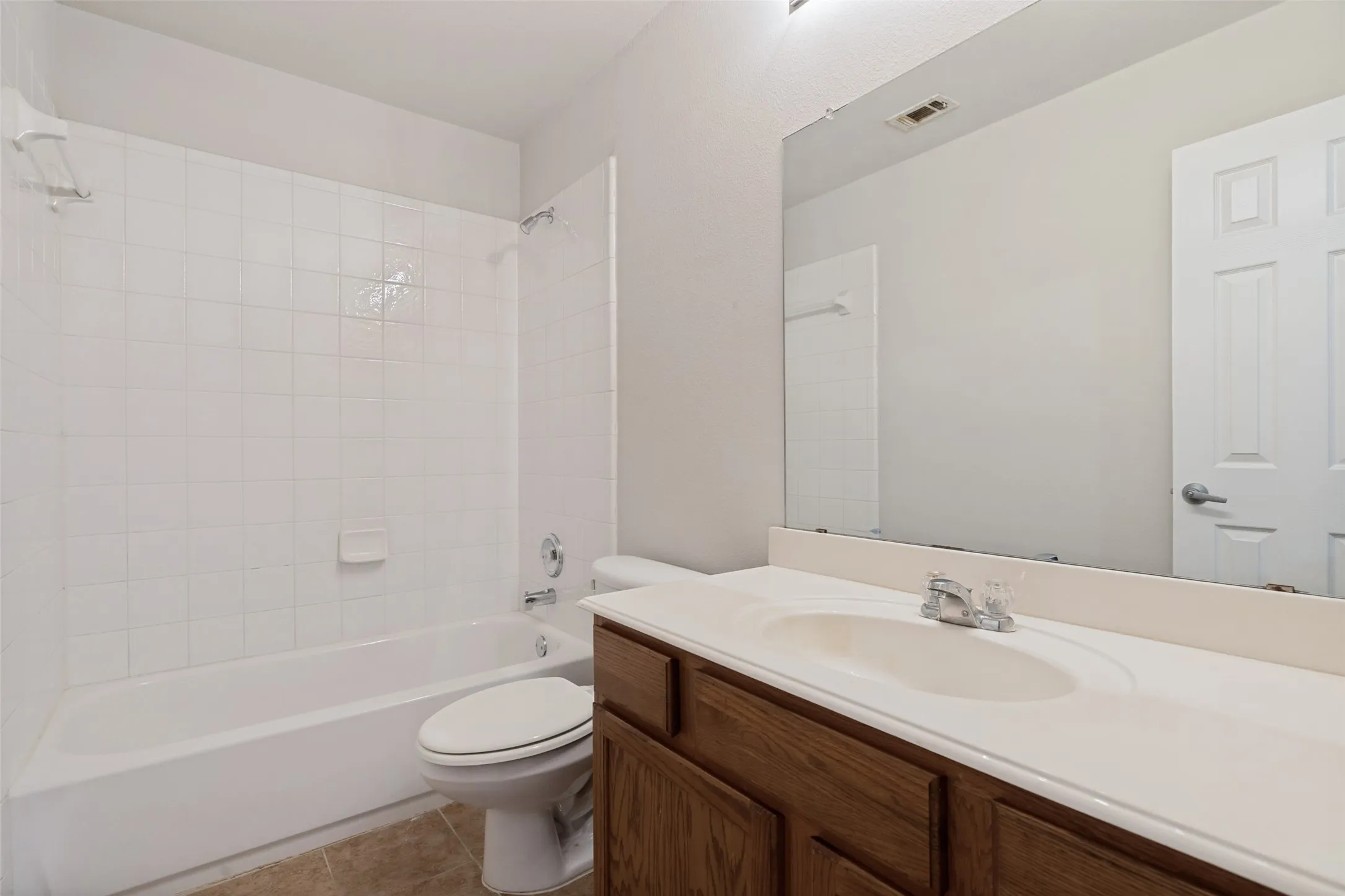 Single Family Residence For Rent in Denton County , 10249 Nantucket Drive, Providence Village, Texas 76227, 3 Bedroom, 3 Bathroom, 2 Garage spaces, 1,676 Sqft, built in 2005, mls#21362068, Real Estate Agent in Providence Village, Homes For Rent in Denton county, Homes For Rent in Providence Village, Realtor in Providence Village Texas, Real Estate Brokerage Independent Realty Texas, Luminita Cordes Realtor