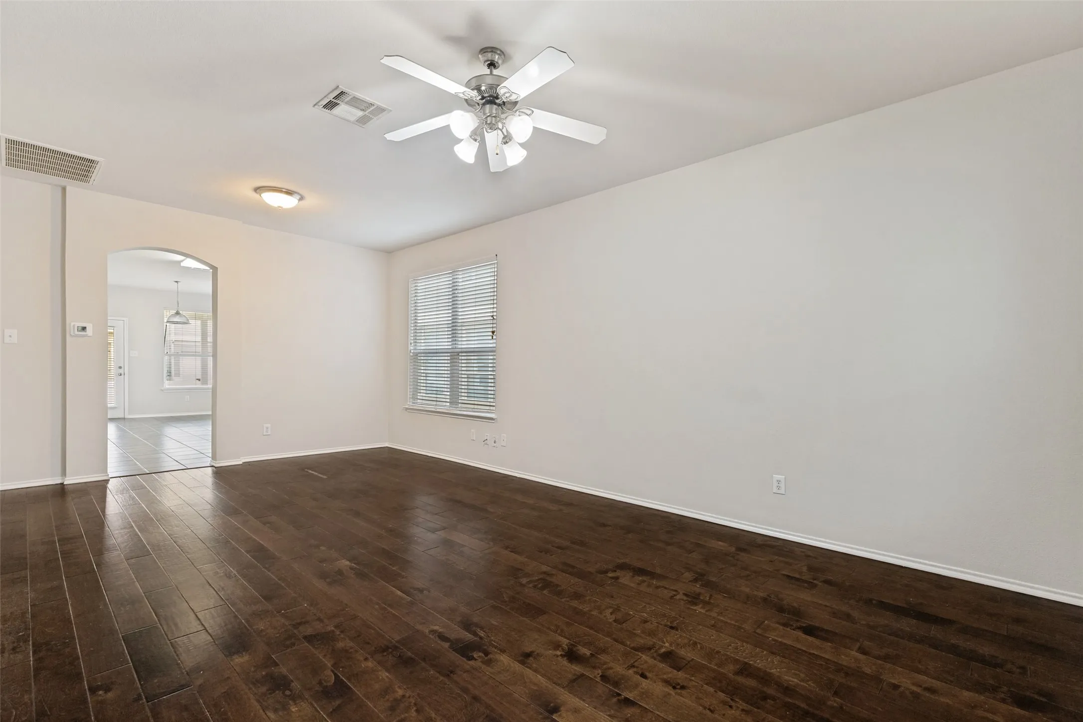 Single Family Residence For Rent in Denton County , 10249 Nantucket Drive, Providence Village, Texas 76227, 3 Bedroom, 3 Bathroom, 2 Garage spaces, 1,676 Sqft, built in 2005, mls#21362068, Real Estate Agent in Providence Village, Homes For Rent in Denton county, Homes For Rent in Providence Village, Realtor in Providence Village Texas, Real Estate Brokerage Independent Realty Texas, Luminita Cordes Realtor