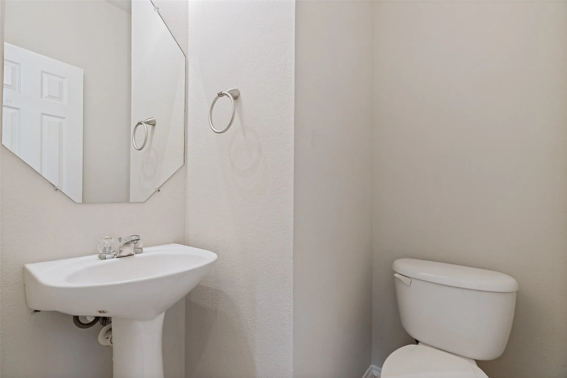 Single Family Residence For Rent in Denton County , 10249 Nantucket Drive, Providence Village, Texas 76227, 3 Bedroom, 3 Bathroom, 2 Garage spaces, 1,676 Sqft, built in 2005, mls#21362068, Real Estate Agent in Providence Village, Homes For Rent in Denton county, Homes For Rent in Providence Village, Realtor in Providence Village Texas, Real Estate Brokerage Independent Realty Texas, Luminita Cordes Realtor
