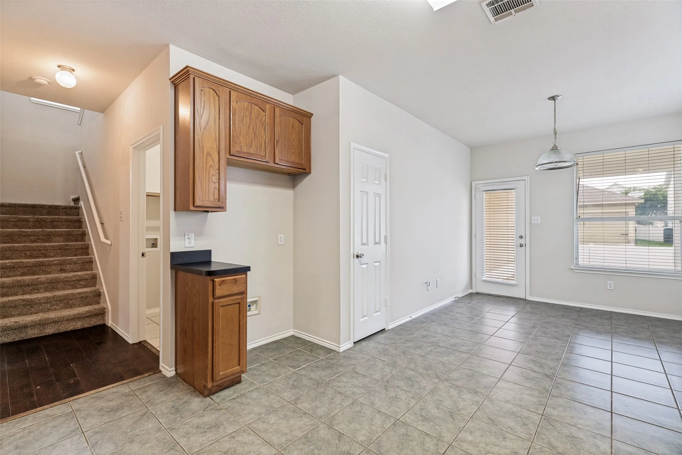 Single Family Residence For Rent in Denton County , 10249 Nantucket Drive, Providence Village, Texas 76227, 3 Bedroom, 3 Bathroom, 2 Garage spaces, 1,676 Sqft, built in 2005, mls#21362068, Real Estate Agent in Providence Village, Homes For Rent in Denton county, Homes For Rent in Providence Village, Realtor in Providence Village Texas, Real Estate Brokerage Independent Realty Texas, Luminita Cordes Realtor