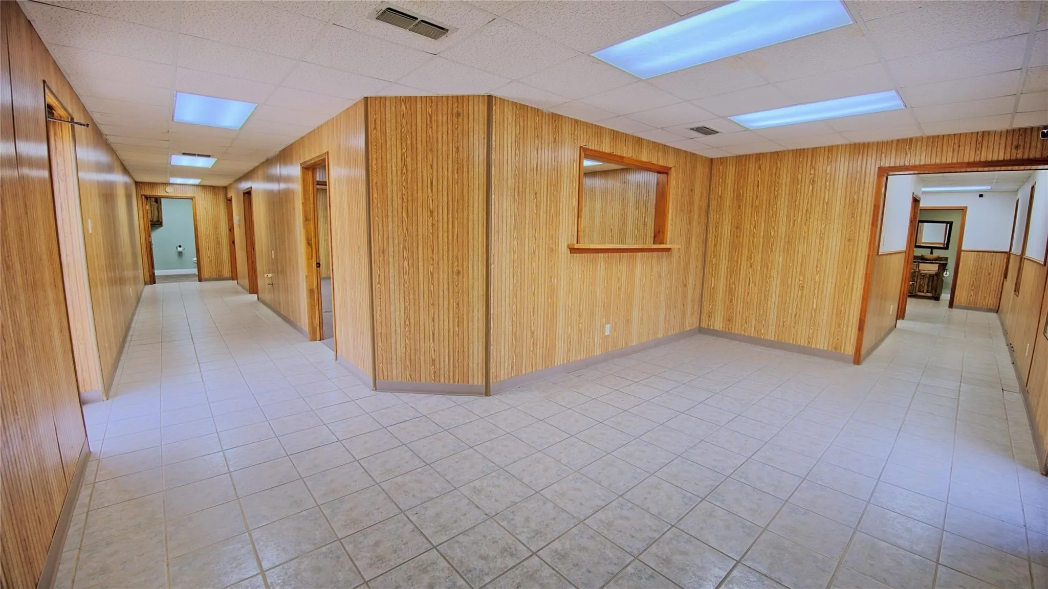 Single Family Residence For Sale in Montague County , 201 Clay Street, Nocona, Texas 76255, 6 Bedroom, 3 Bathroom, Garage spaces, 3,900 Sqft, built in 1992, mls#21362028, Real Estate Agent in Nocona, Homes For Sale in Montague county, Homes For Sale in Nocona, Realtor in Nocona Texas, Real Estate Brokerage Independent Realty Texas, Luminita Cordes Realtor
