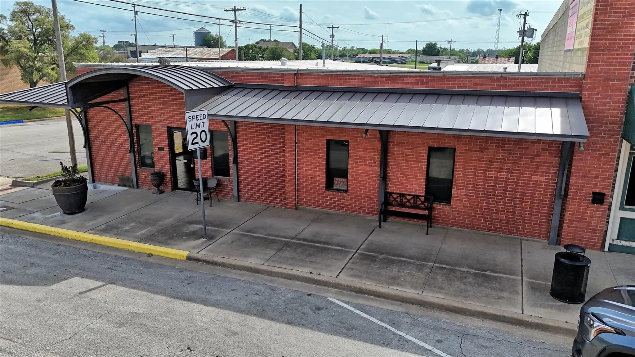 Single Family Residence For Sale in Montague County , 201 Clay Street, Nocona, Texas 76255, 6 Bedroom, 3 Bathroom, Garage spaces, 3,900 Sqft, built in 1992, mls#21362028, Real Estate Agent in Nocona, Homes For Sale in Montague county, Homes For Sale in Nocona, Realtor in Nocona Texas, Real Estate Brokerage Independent Realty Texas, Luminita Cordes Realtor