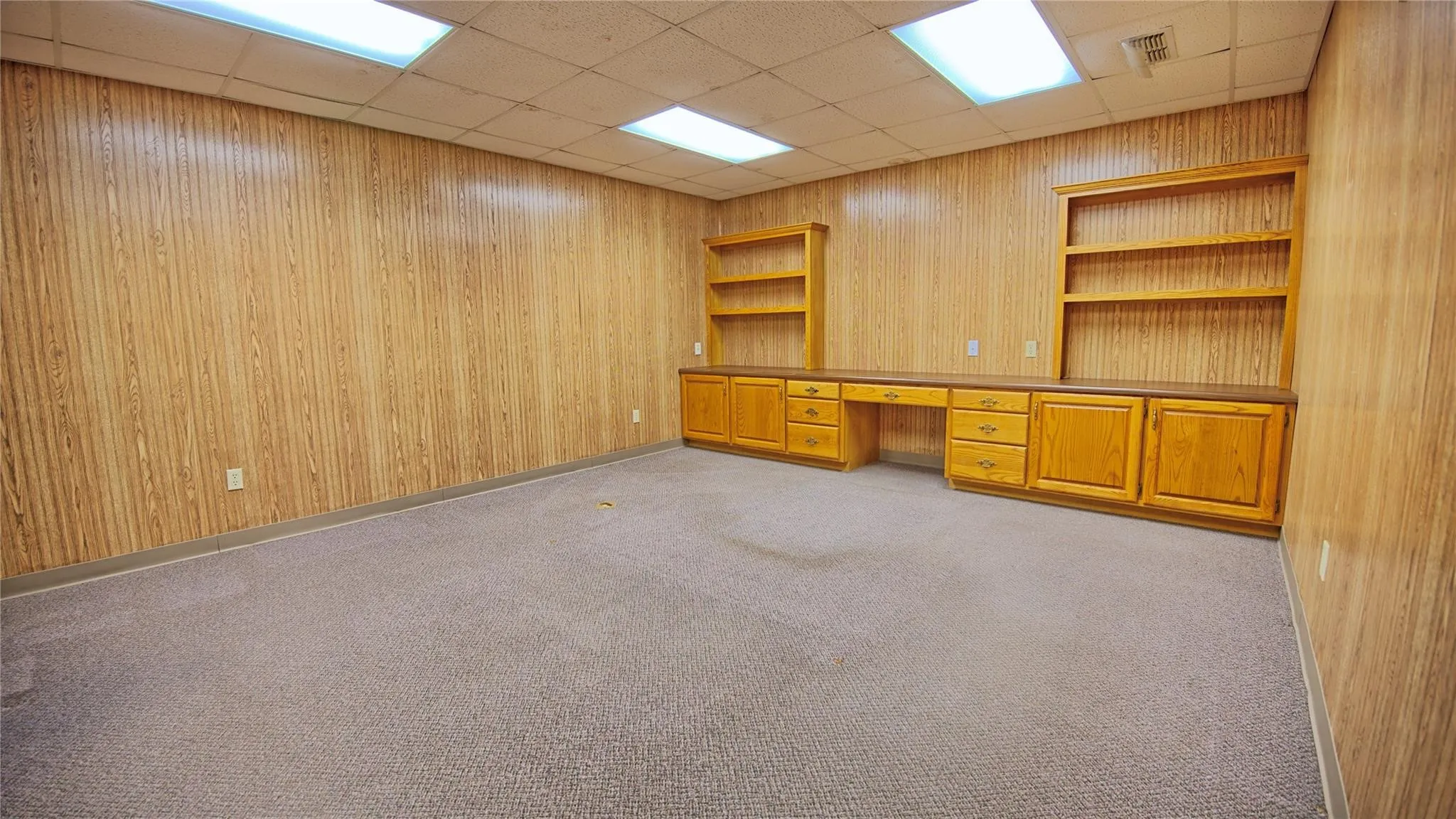 Single Family Residence For Sale in Montague County , 201 Clay Street, Nocona, Texas 76255, 6 Bedroom, 3 Bathroom, Garage spaces, 3,900 Sqft, built in 1992, mls#21362028, Real Estate Agent in Nocona, Homes For Sale in Montague county, Homes For Sale in Nocona, Realtor in Nocona Texas, Real Estate Brokerage Independent Realty Texas, Luminita Cordes Realtor