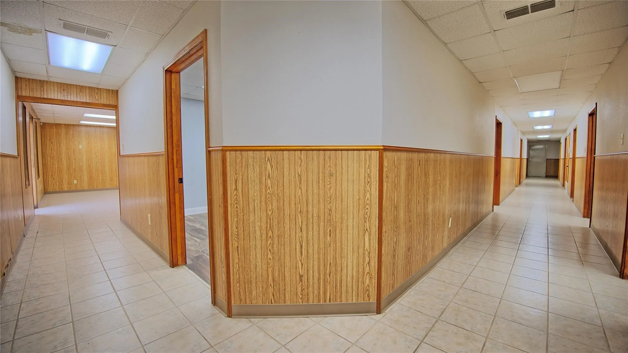 Single Family Residence For Sale in Montague County , 201 Clay Street, Nocona, Texas 76255, 6 Bedroom, 3 Bathroom, Garage spaces, 3,900 Sqft, built in 1992, mls#21362028, Real Estate Agent in Nocona, Homes For Sale in Montague county, Homes For Sale in Nocona, Realtor in Nocona Texas, Real Estate Brokerage Independent Realty Texas, Luminita Cordes Realtor