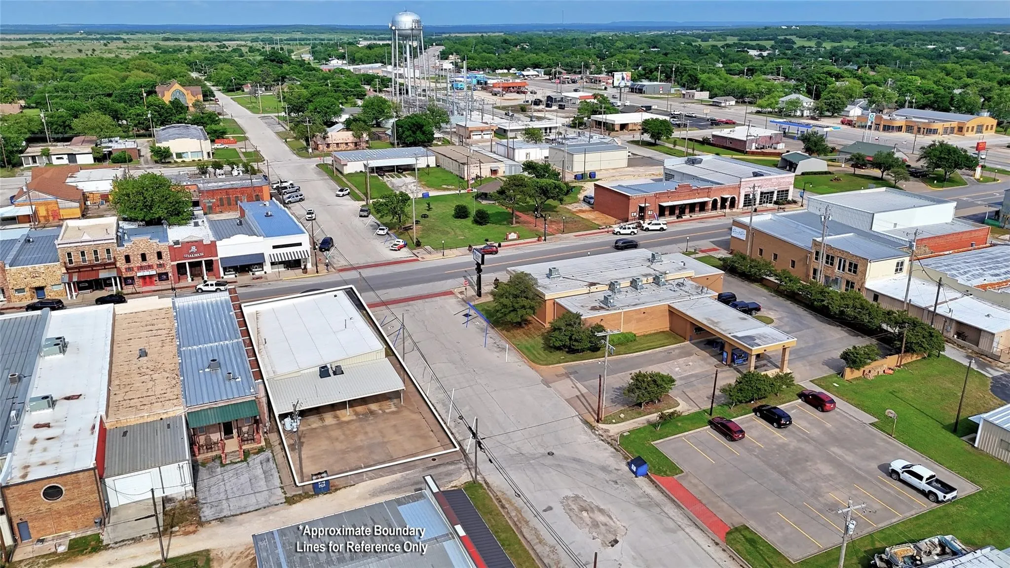Single Family Residence For Sale in Montague County , 201 Clay Street, Nocona, Texas 76255, 6 Bedroom, 3 Bathroom, Garage spaces, 3,900 Sqft, built in 1992, mls#21362028, Real Estate Agent in Nocona, Homes For Sale in Montague county, Homes For Sale in Nocona, Realtor in Nocona Texas, Real Estate Brokerage Independent Realty Texas, Luminita Cordes Realtor