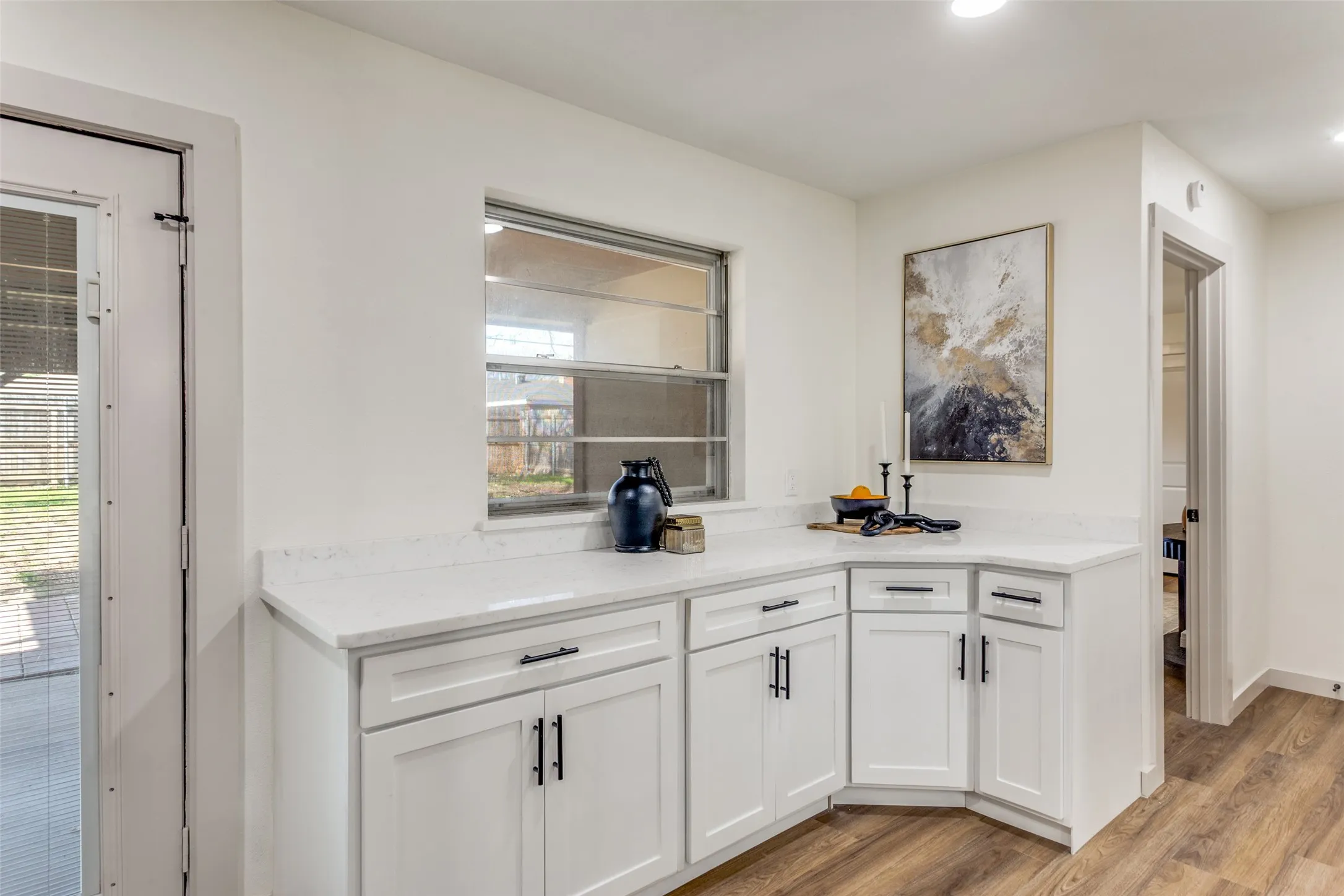 Single Family Residence For Rent in Tarrant County , 2920 Choctaw Trail, Fort Worth, Texas 76116, 3 Bedroom, 2 Bathroom, 2 Garage spaces, 1,705 Sqft, built in 1966, Price $2,435, mls#21362078, Real Estate Agent in Fort Worth, Homes For Rent in Tarrant county, Homes For Rent in Fort Worth, Realtor in Fort Worth Texas, Real Estate Brokerage Independent Realty Texas, Luminita Cordes Realtor