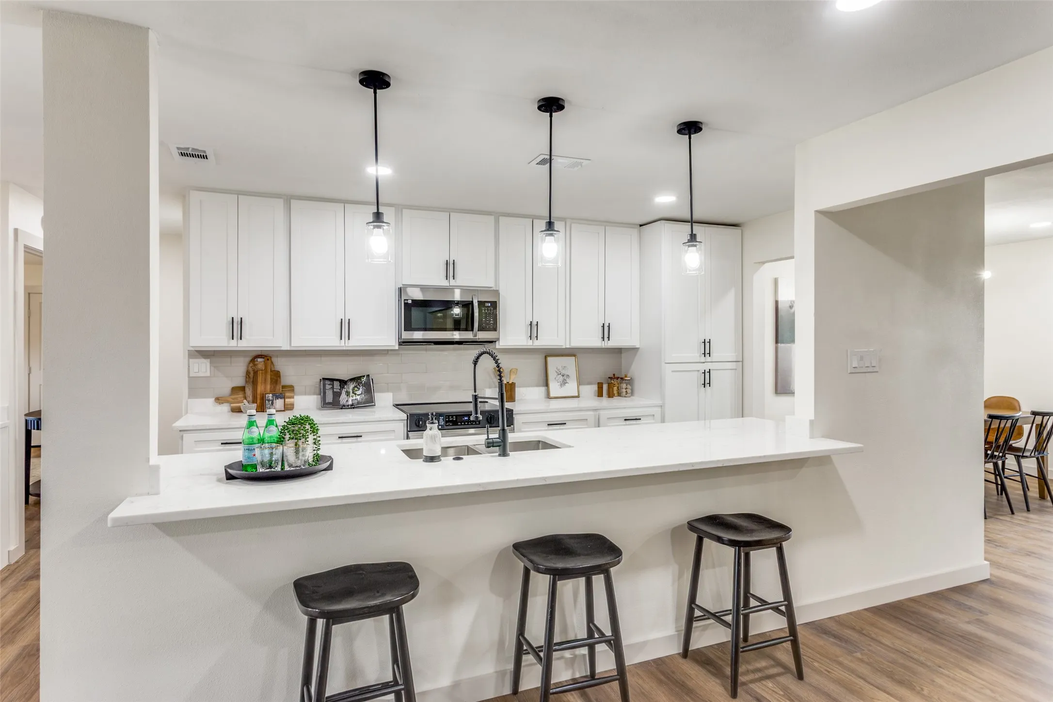 Single Family Residence For Rent in Tarrant County , 2920 Choctaw Trail, Fort Worth, Texas 76116, 3 Bedroom, 2 Bathroom, 2 Garage spaces, 1,705 Sqft, built in 1966, Price $2,435, mls#21362078, Real Estate Agent in Fort Worth, Homes For Rent in Tarrant county, Homes For Rent in Fort Worth, Realtor in Fort Worth Texas, Real Estate Brokerage Independent Realty Texas, Luminita Cordes Realtor