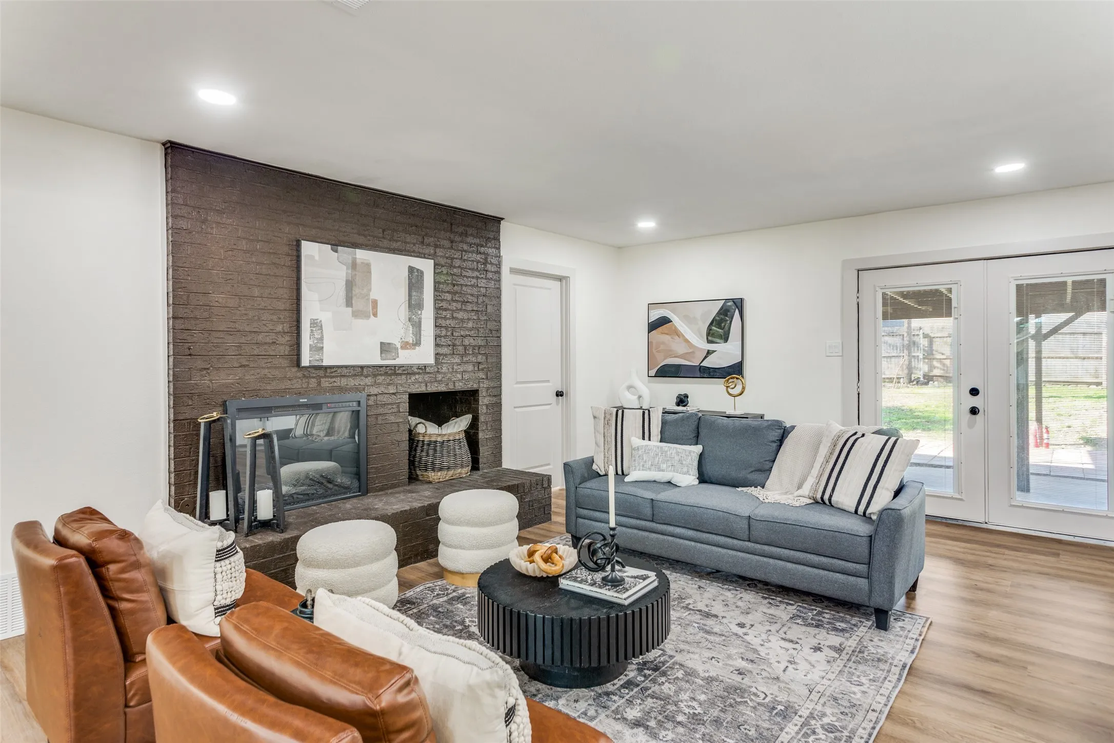 Single Family Residence For Rent in Tarrant County , 2920 Choctaw Trail, Fort Worth, Texas 76116, 3 Bedroom, 2 Bathroom, 2 Garage spaces, 1,705 Sqft, built in 1966, Price $2,435, mls#21362078, Real Estate Agent in Fort Worth, Homes For Rent in Tarrant county, Homes For Rent in Fort Worth, Realtor in Fort Worth Texas, Real Estate Brokerage Independent Realty Texas, Luminita Cordes Realtor