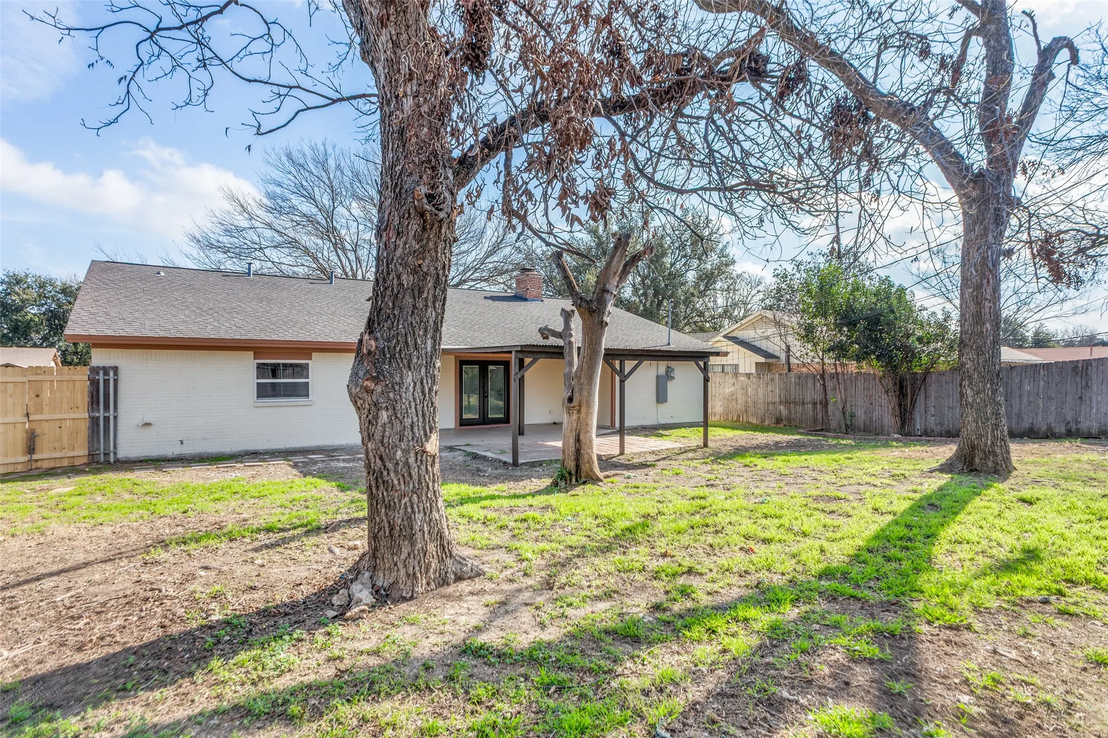 Single Family Residence For Rent in Tarrant County , 2920 Choctaw Trail, Fort Worth, Texas 76116, 3 Bedroom, 2 Bathroom, 2 Garage spaces, 1,705 Sqft, built in 1966, Price $2,435, mls#21362078, Real Estate Agent in Fort Worth, Homes For Rent in Tarrant county, Homes For Rent in Fort Worth, Realtor in Fort Worth Texas, Real Estate Brokerage Independent Realty Texas, Luminita Cordes Realtor