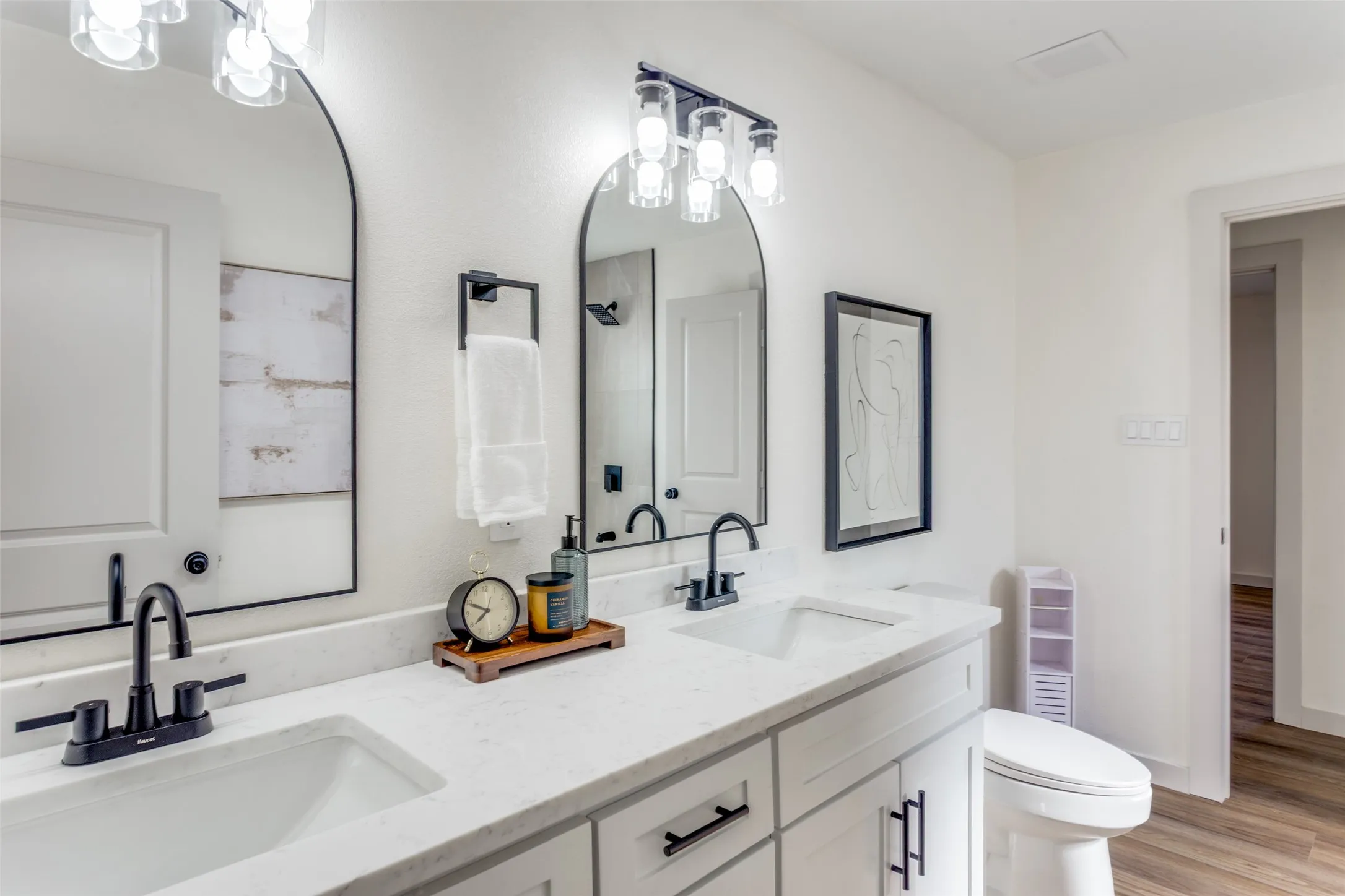 Single Family Residence For Rent in Tarrant County , 2920 Choctaw Trail, Fort Worth, Texas 76116, 3 Bedroom, 2 Bathroom, 2 Garage spaces, 1,705 Sqft, built in 1966, Price $2,435, mls#21362078, Real Estate Agent in Fort Worth, Homes For Rent in Tarrant county, Homes For Rent in Fort Worth, Realtor in Fort Worth Texas, Real Estate Brokerage Independent Realty Texas, Luminita Cordes Realtor