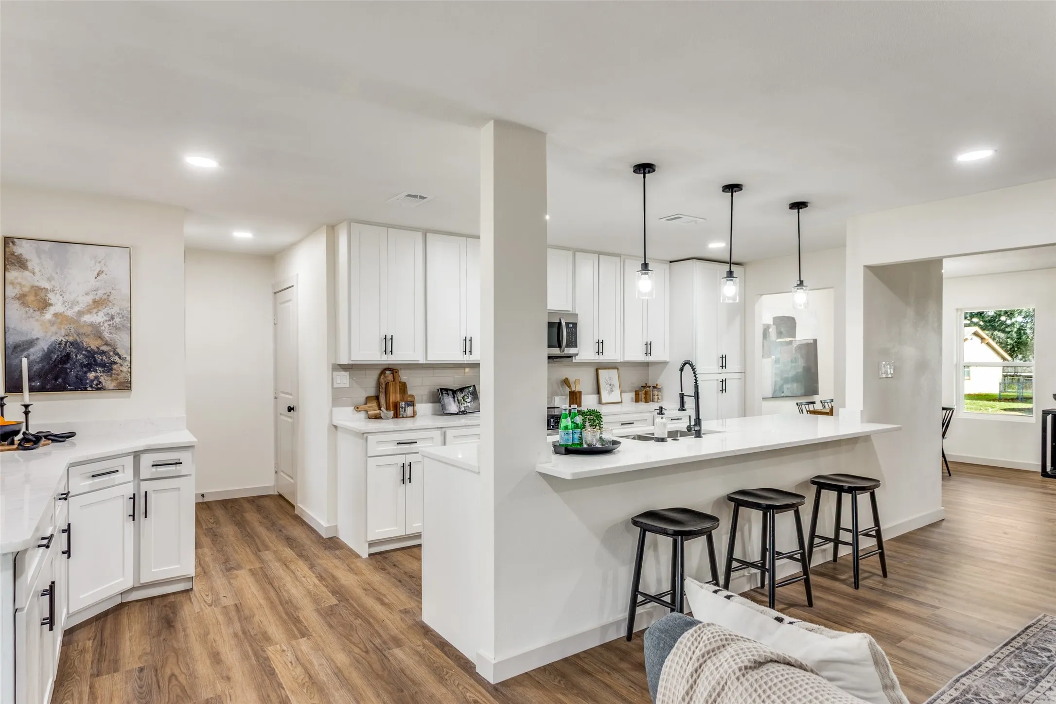 Single Family Residence For Rent in Tarrant County , 2920 Choctaw Trail, Fort Worth, Texas 76116, 3 Bedroom, 2 Bathroom, 2 Garage spaces, 1,705 Sqft, built in 1966, Price $2,435, mls#21362078, Real Estate Agent in Fort Worth, Homes For Rent in Tarrant county, Homes For Rent in Fort Worth, Realtor in Fort Worth Texas, Real Estate Brokerage Independent Realty Texas, Luminita Cordes Realtor