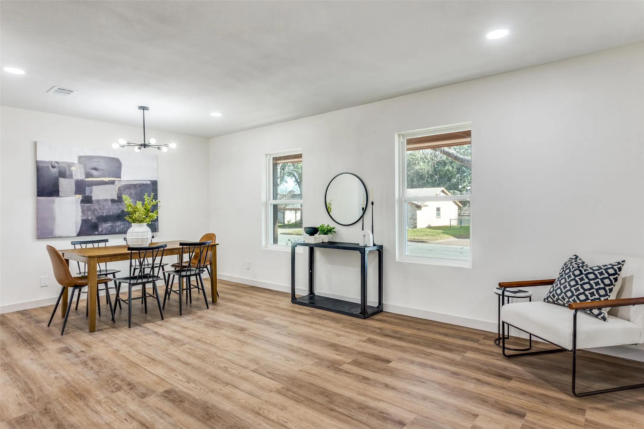 Single Family Residence For Rent in Tarrant County , 2920 Choctaw Trail, Fort Worth, Texas 76116, 3 Bedroom, 2 Bathroom, 2 Garage spaces, 1,705 Sqft, built in 1966, Price $2,435, mls#21362078, Real Estate Agent in Fort Worth, Homes For Rent in Tarrant county, Homes For Rent in Fort Worth, Realtor in Fort Worth Texas, Real Estate Brokerage Independent Realty Texas, Luminita Cordes Realtor