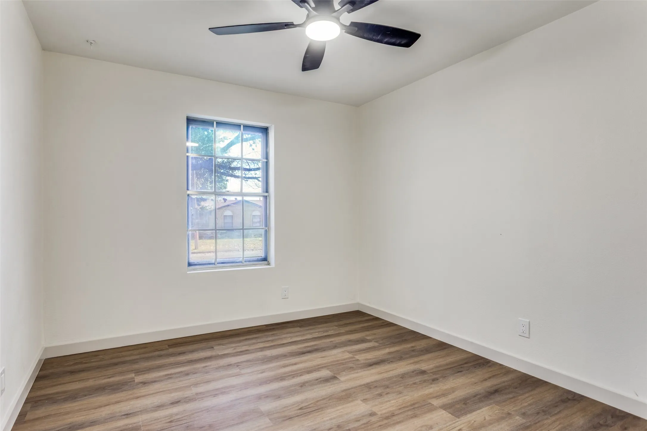 Single Family Residence For Rent in Tarrant County , 2920 Choctaw Trail, Fort Worth, Texas 76116, 3 Bedroom, 2 Bathroom, 2 Garage spaces, 1,705 Sqft, built in 1966, Price $2,435, mls#21362078, Real Estate Agent in Fort Worth, Homes For Rent in Tarrant county, Homes For Rent in Fort Worth, Realtor in Fort Worth Texas, Real Estate Brokerage Independent Realty Texas, Luminita Cordes Realtor