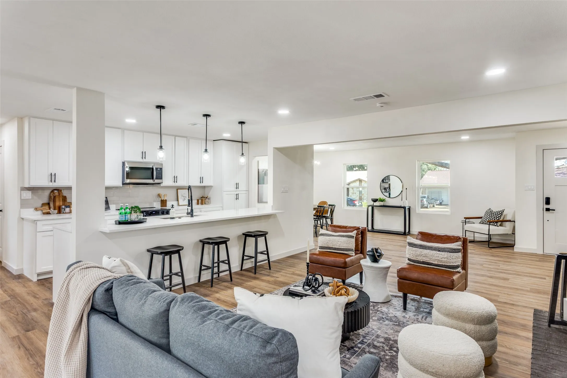 Single Family Residence For Rent in Tarrant County , 2920 Choctaw Trail, Fort Worth, Texas 76116, 3 Bedroom, 2 Bathroom, 2 Garage spaces, 1,705 Sqft, built in 1966, Price $2,435, mls#21362078, Real Estate Agent in Fort Worth, Homes For Rent in Tarrant county, Homes For Rent in Fort Worth, Realtor in Fort Worth Texas, Real Estate Brokerage Independent Realty Texas, Luminita Cordes Realtor