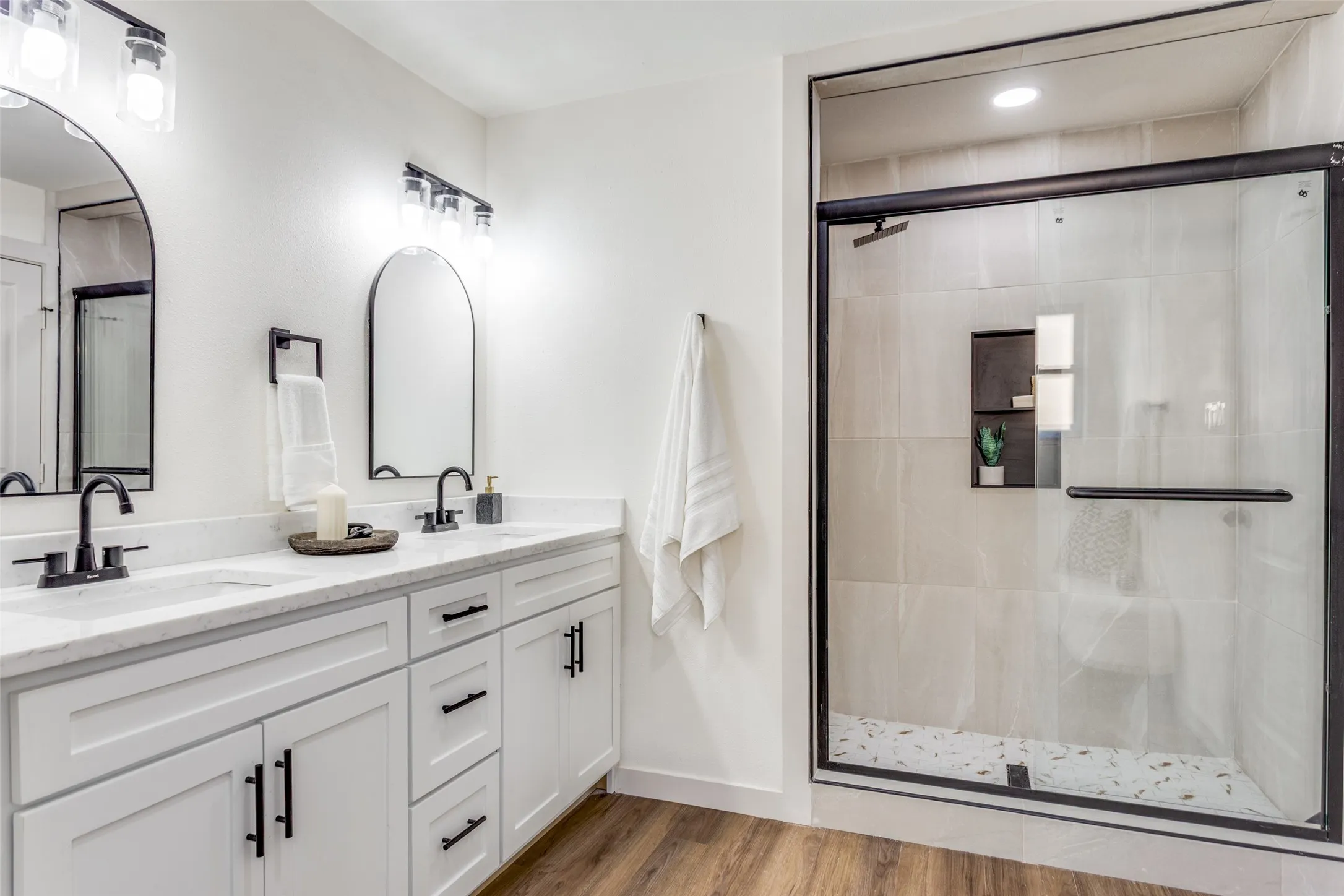 Single Family Residence For Rent in Tarrant County , 2920 Choctaw Trail, Fort Worth, Texas 76116, 3 Bedroom, 2 Bathroom, 2 Garage spaces, 1,705 Sqft, built in 1966, Price $2,435, mls#21362078, Real Estate Agent in Fort Worth, Homes For Rent in Tarrant county, Homes For Rent in Fort Worth, Realtor in Fort Worth Texas, Real Estate Brokerage Independent Realty Texas, Luminita Cordes Realtor